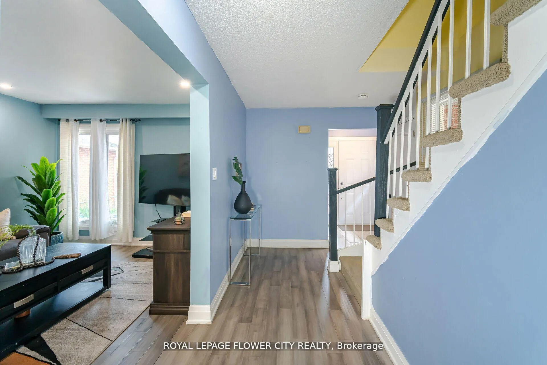 Photo 9 of 128 Fanshawe Drive, Brampton, Heart Lake West — HOMEH