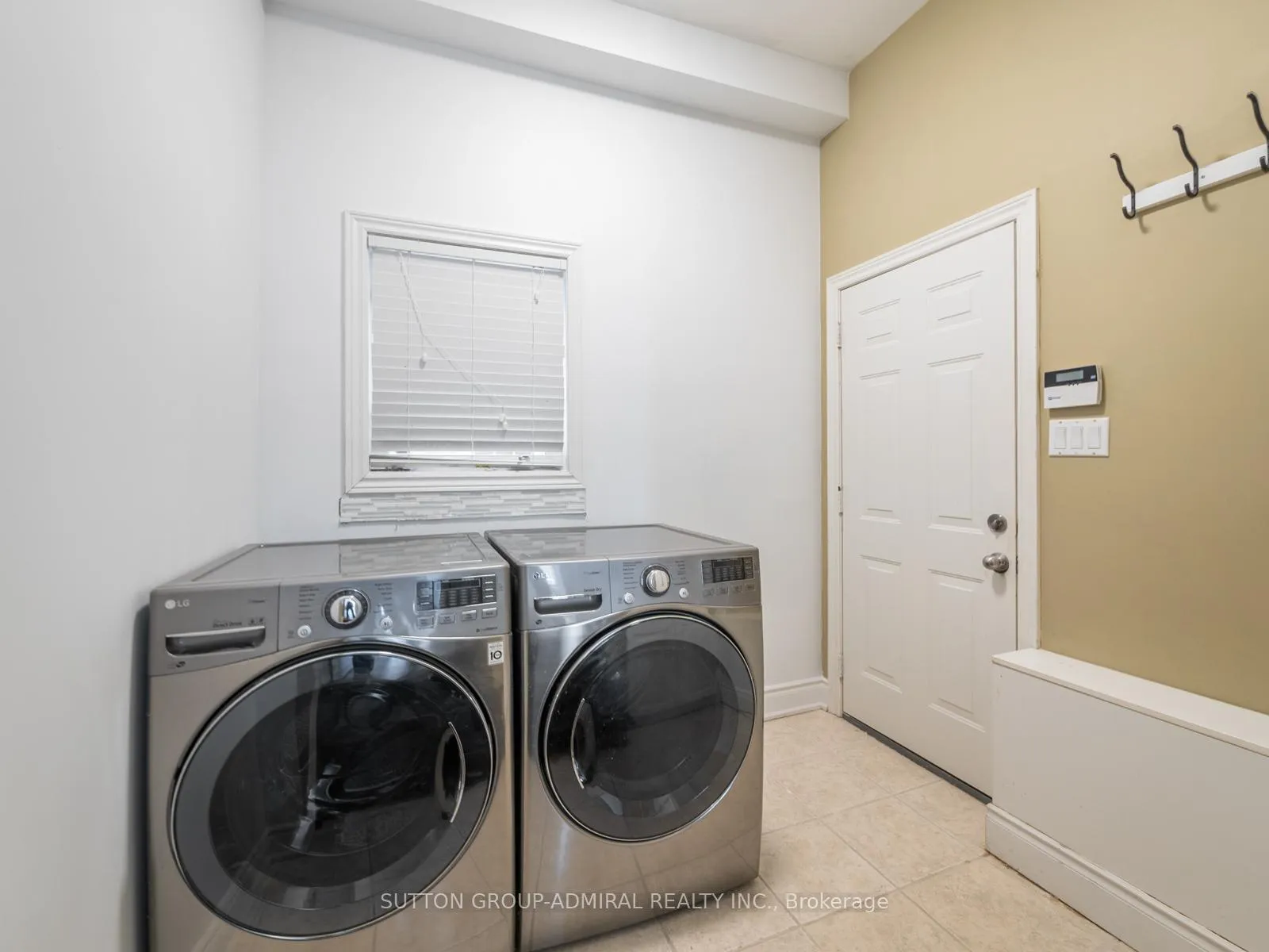 Photo 12 of 172 Kingsview Drive, Vaughan, Vellore Village — HOMEH