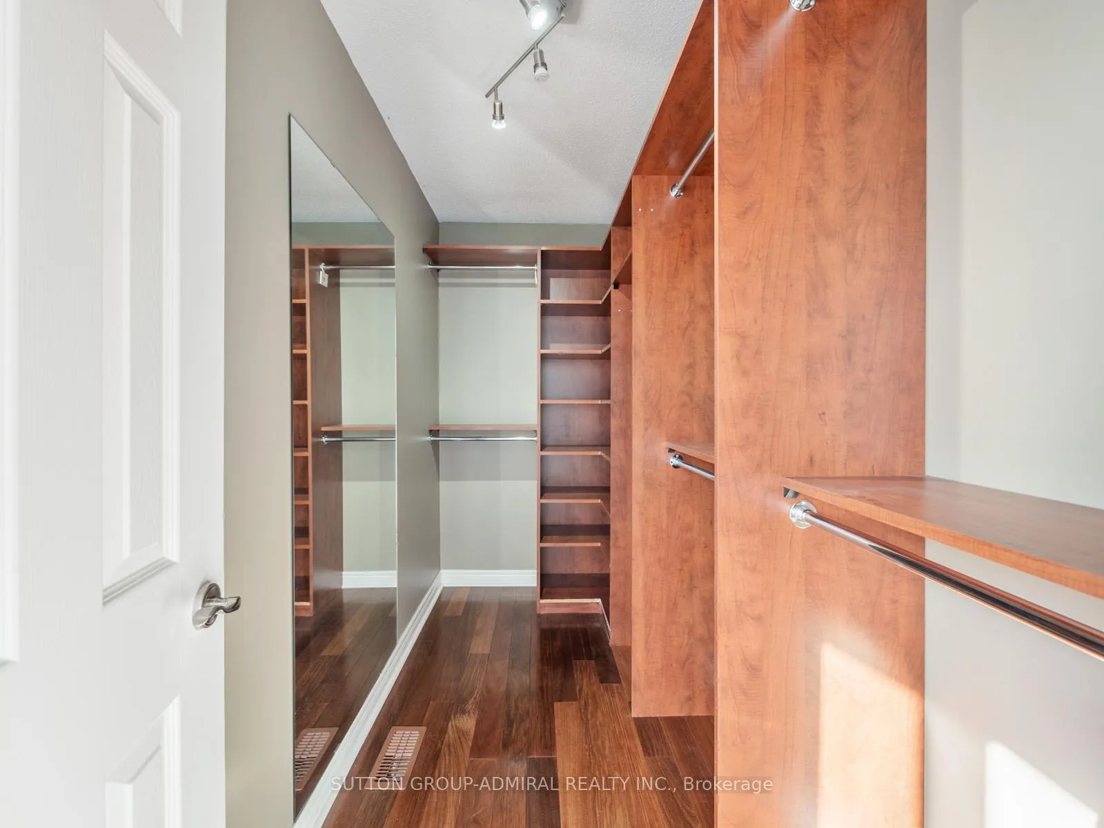 Photo 22 of 172 Kingsview Drive, Vaughan, Vellore Village — HOMEH