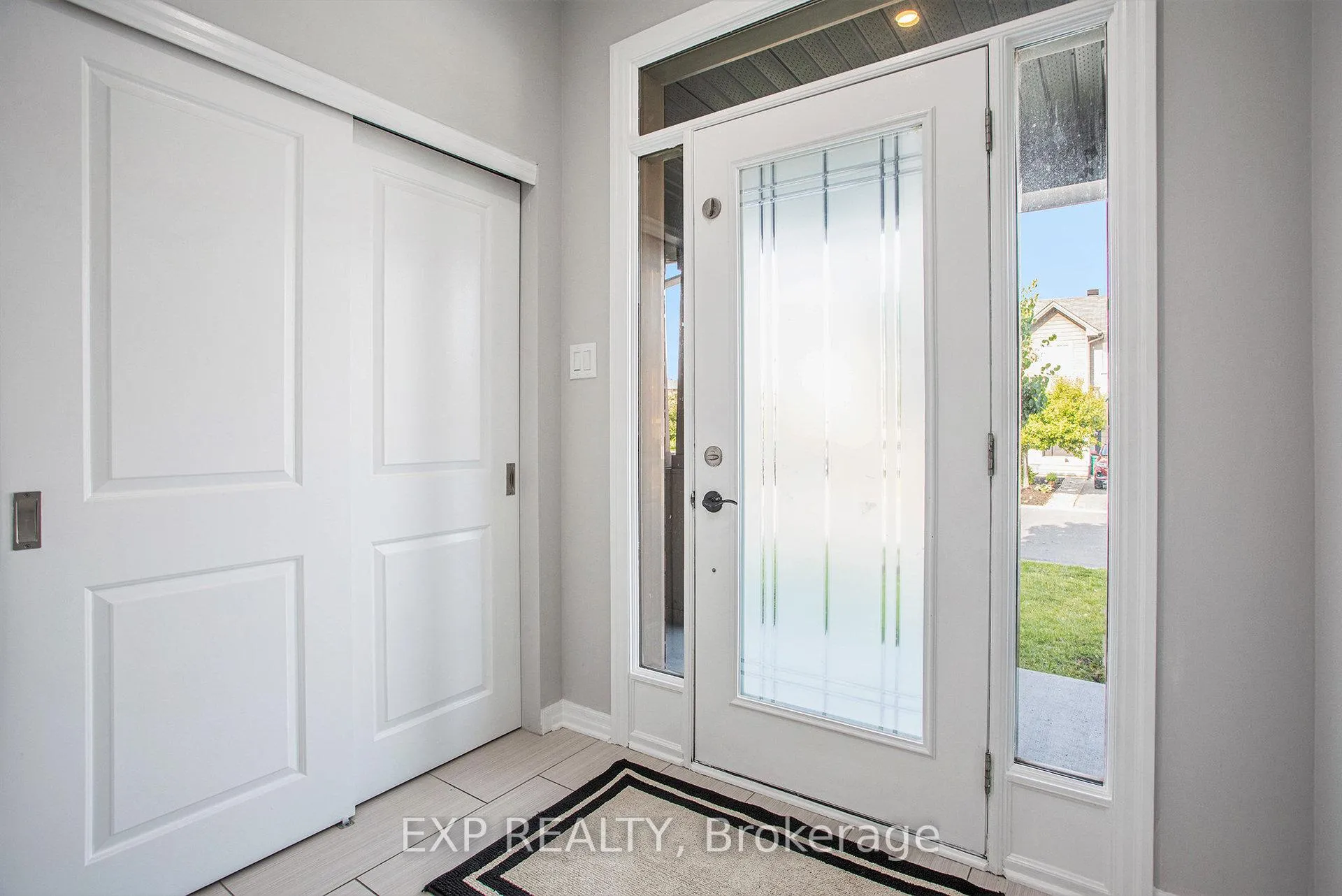 Photo 3 of 207 Vision Street, Ottawa, Riverside South/Gloucester Glen — HOMEH