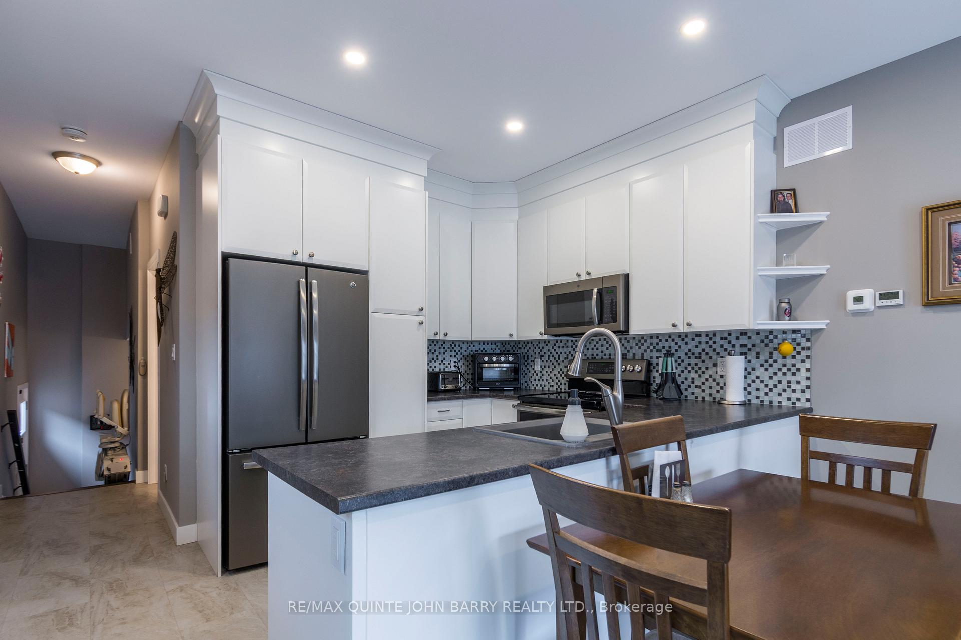 Photo 11 of 103 Dewal Place, Belleville, Belleville Ward — HOMEH