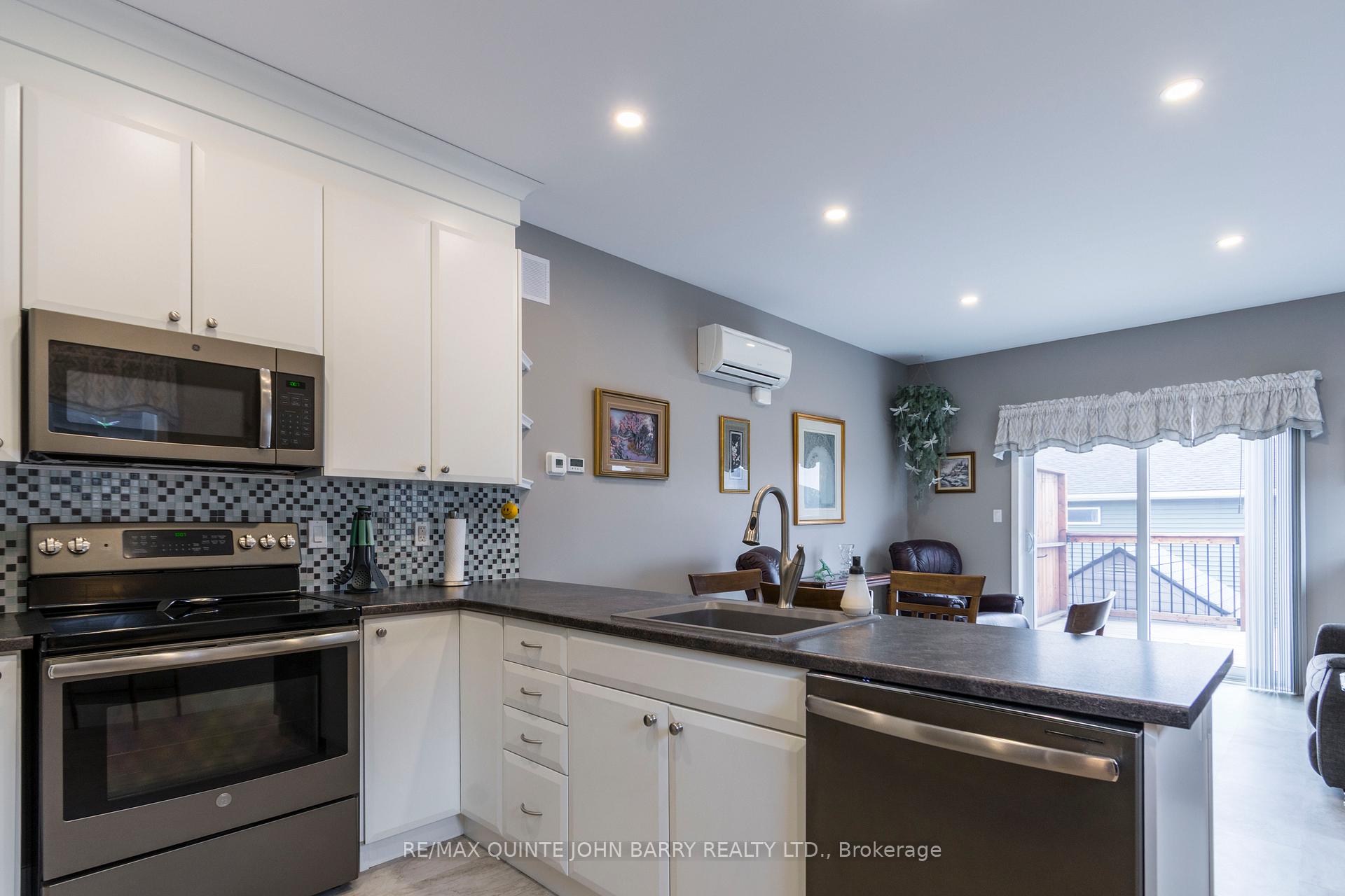 Photo 13 of 103 Dewal Place, Belleville, Belleville Ward — HOMEH