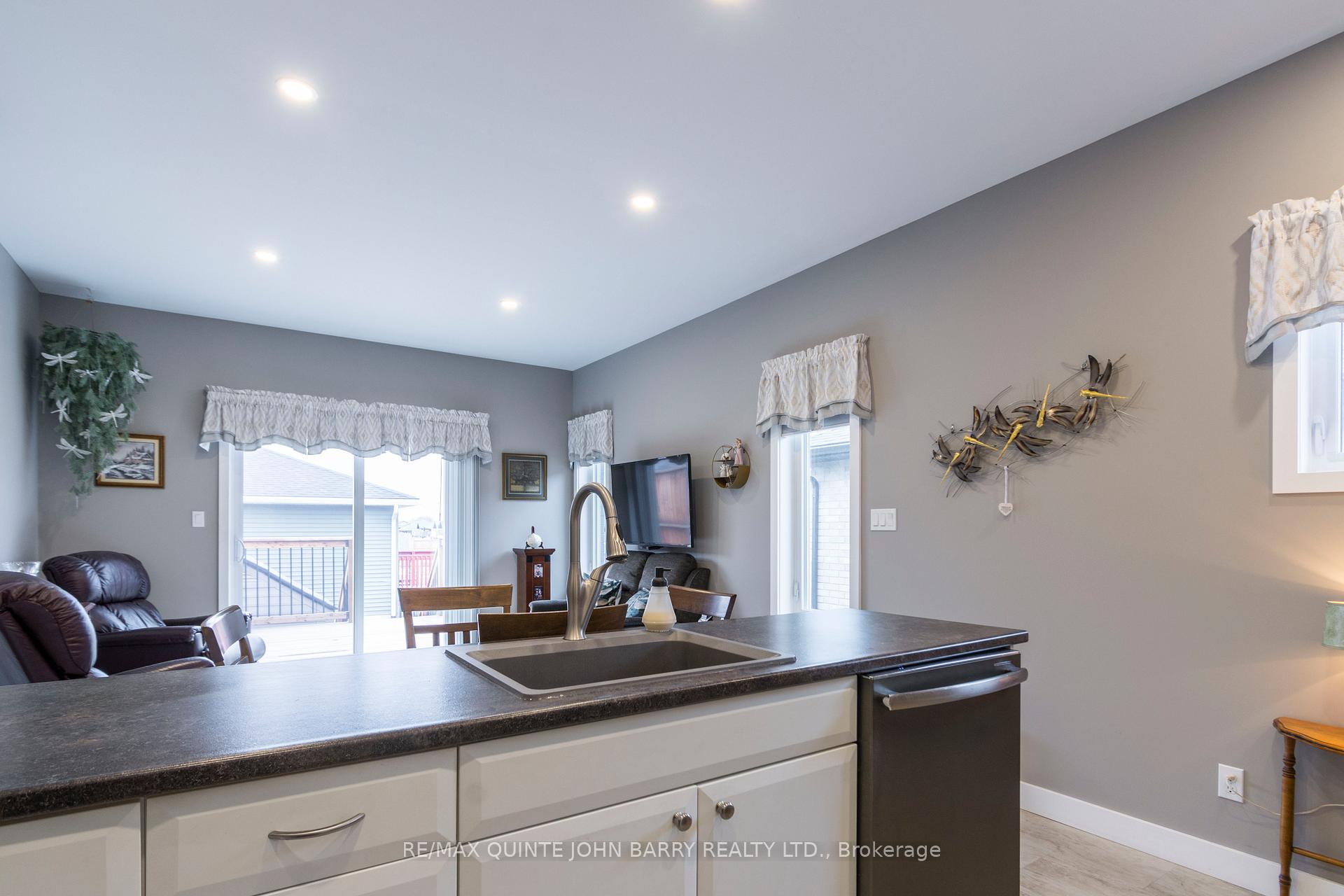 Photo 14 of 103 Dewal Place, Belleville, Belleville Ward — HOMEH