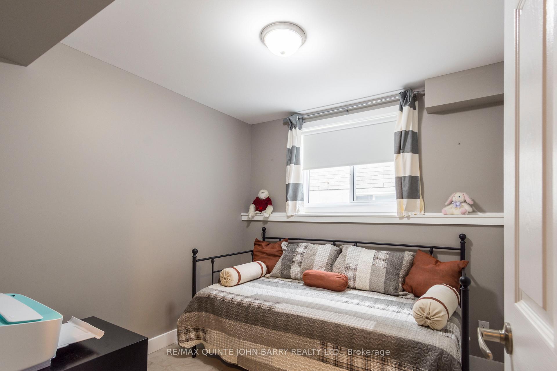 Photo 20 of 103 Dewal Place, Belleville, Belleville Ward — HOMEH
