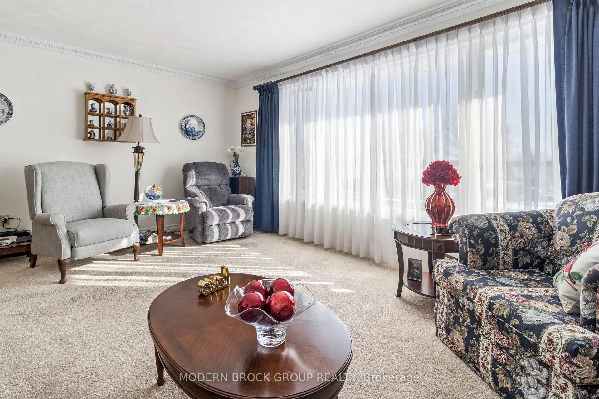 Photo 2 of 24 Bernard Crescent, Augusta, Augusta Twp — HOMEH