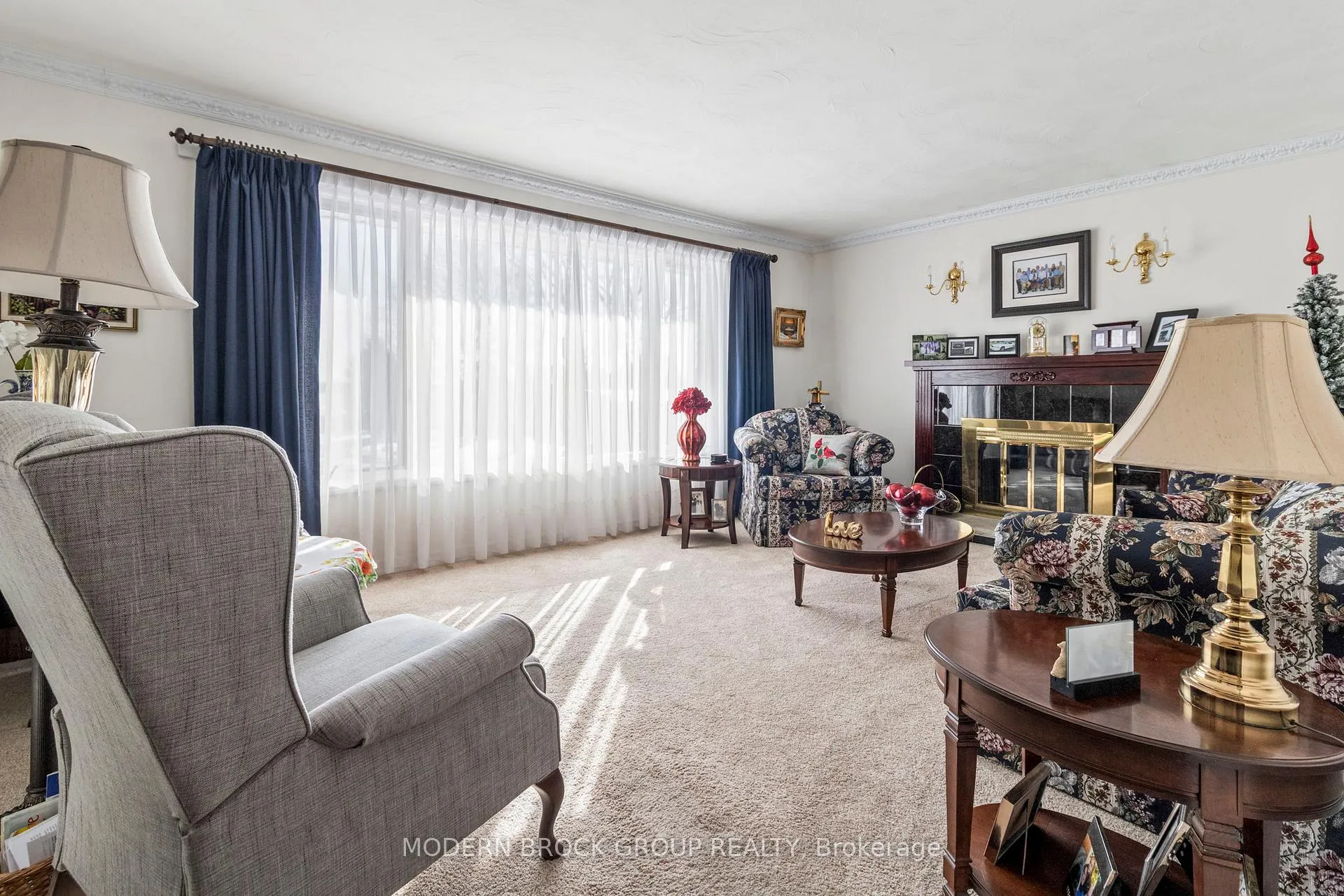 Photo 3 of 24 Bernard Crescent, Augusta, Augusta Twp — HOMEH