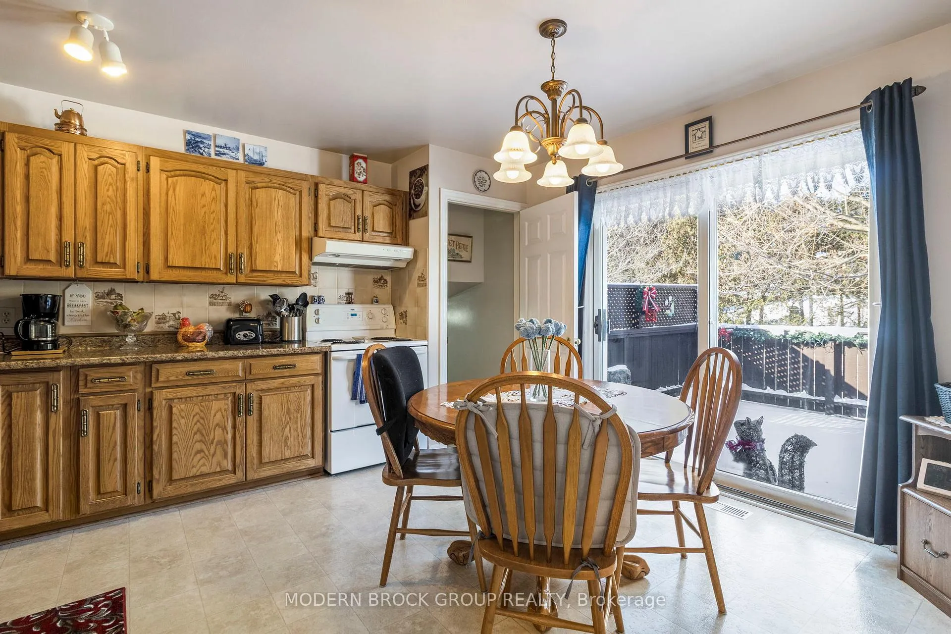 Photo 9 of 24 Bernard Crescent, Augusta, Augusta Twp — HOMEH