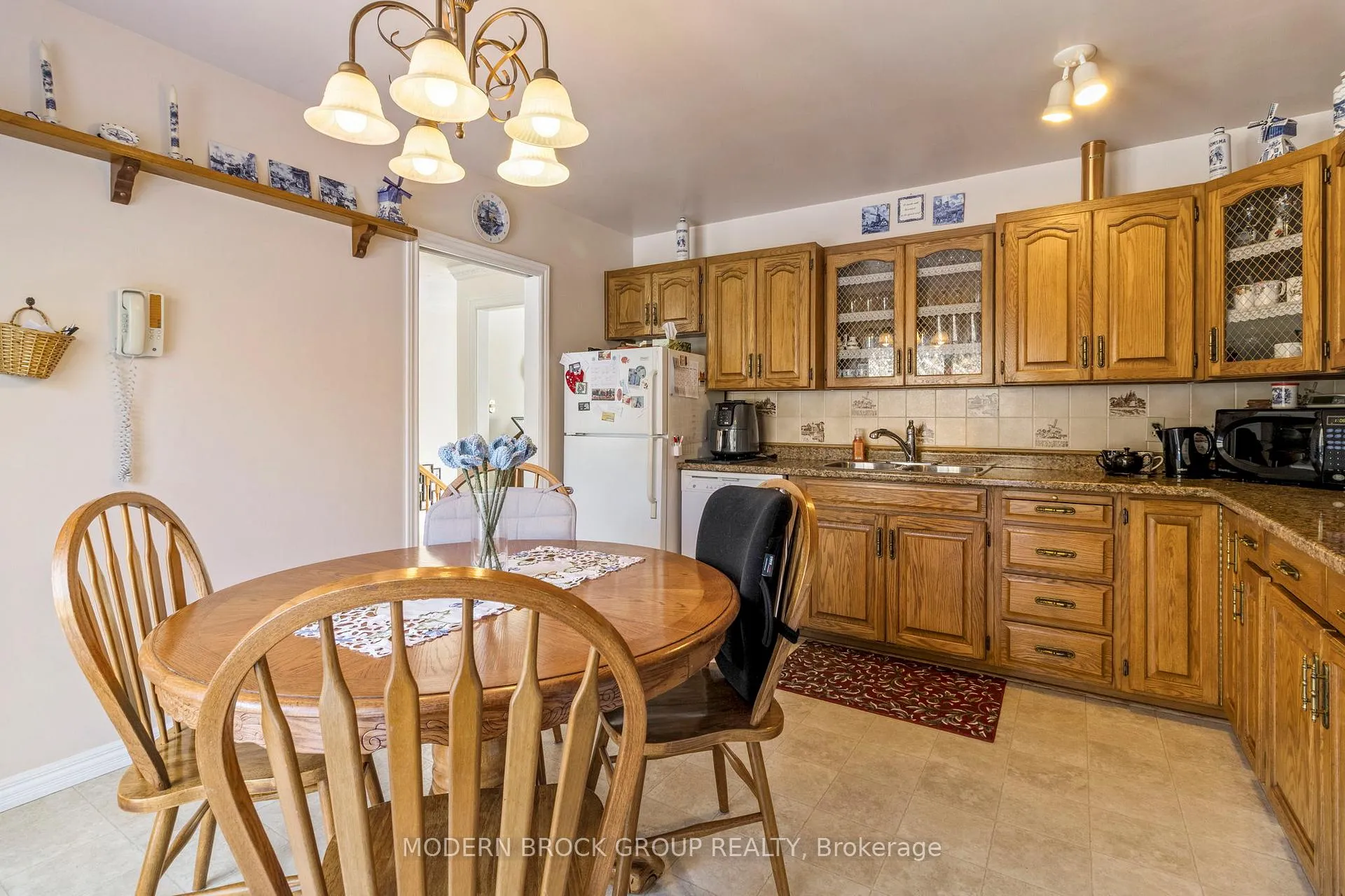 Photo 10 of 24 Bernard Crescent, Augusta, Augusta Twp — HOMEH