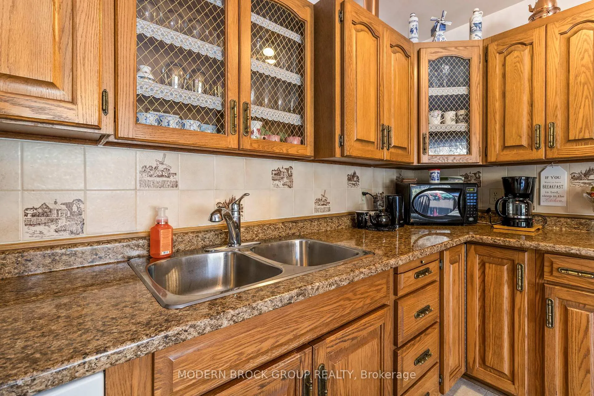 Photo 11 of 24 Bernard Crescent, Augusta, Augusta Twp — HOMEH
