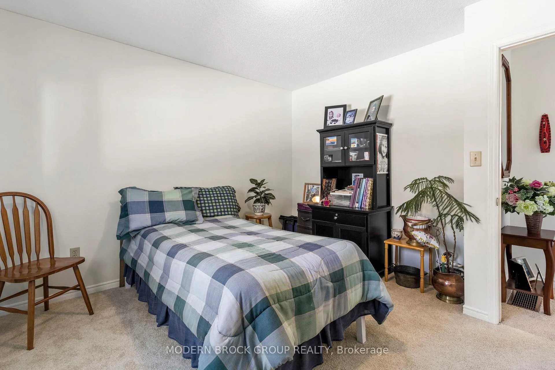 Photo 16 of 24 Bernard Crescent, Augusta, Augusta Twp — HOMEH