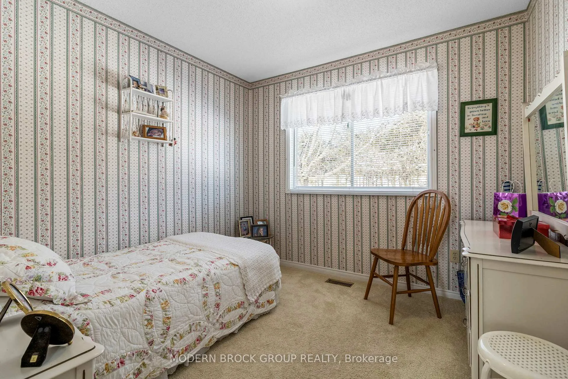 Photo 18 of 24 Bernard Crescent, Augusta, Augusta Twp — HOMEH