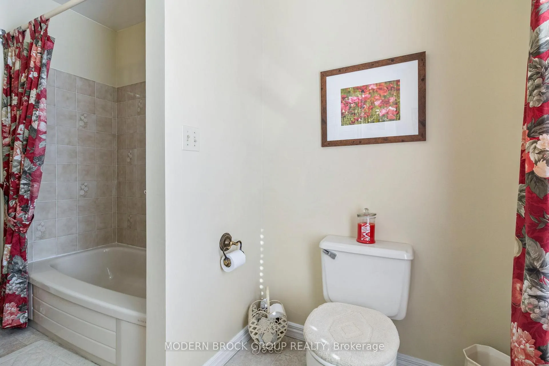 Photo 21 of 24 Bernard Crescent, Augusta, Augusta Twp — HOMEH