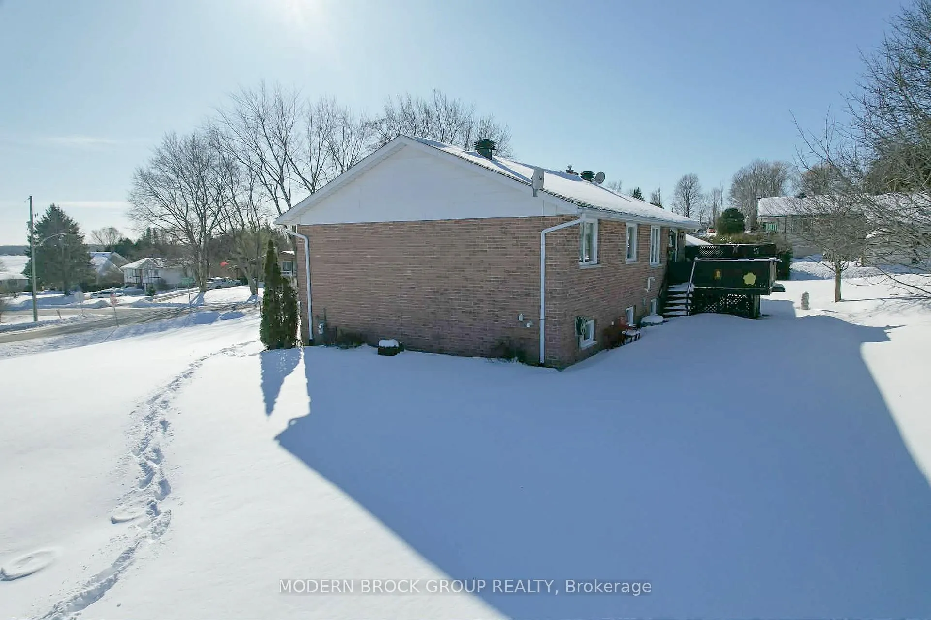 Photo 43 of 24 Bernard Crescent, Augusta, Augusta Twp — HOMEH