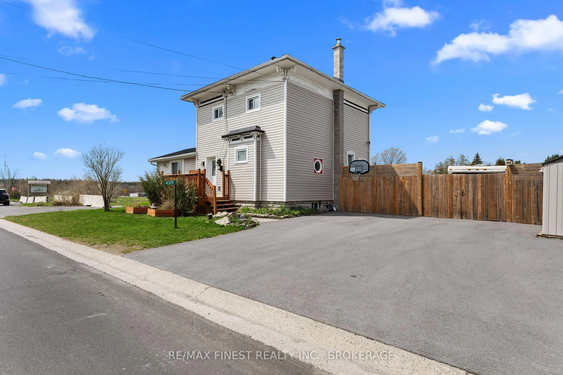 Photo 4 of 4309 Kingston Road, Frontenac, Frontenac South — HOMEH