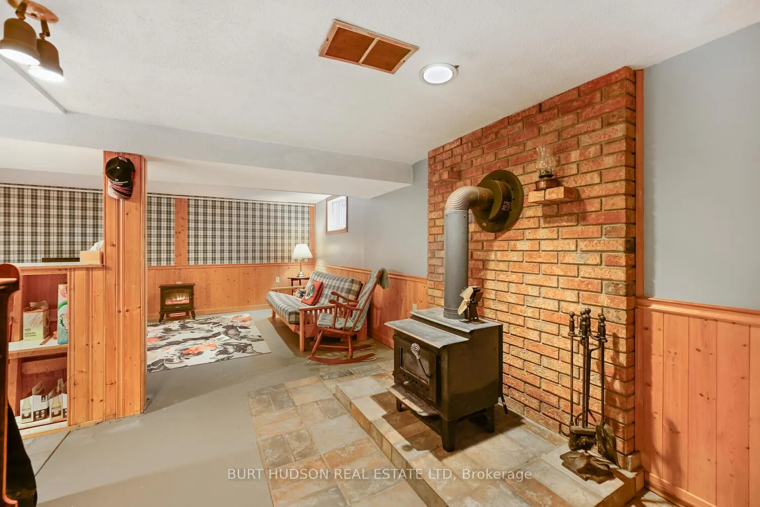 Photo 20 of 630 Hillside Drive, Gananoque — HOMEH