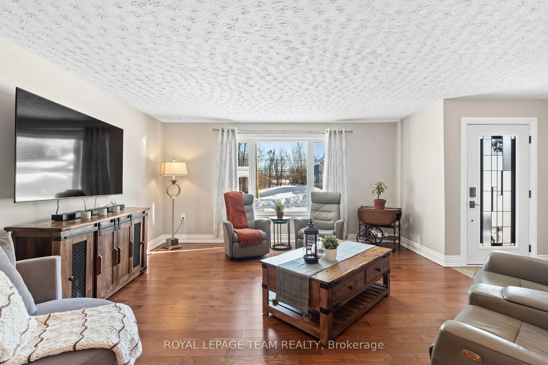 Photo 8 of 1501 Mayrene Crescent, Ottawa, Greely — HOMEH