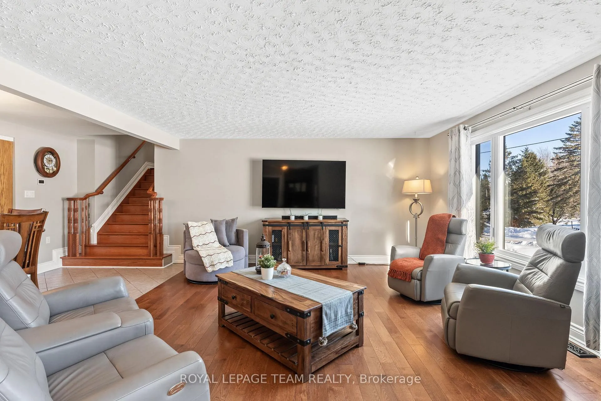 Photo 10 of 1501 Mayrene Crescent, Ottawa, Greely — HOMEH