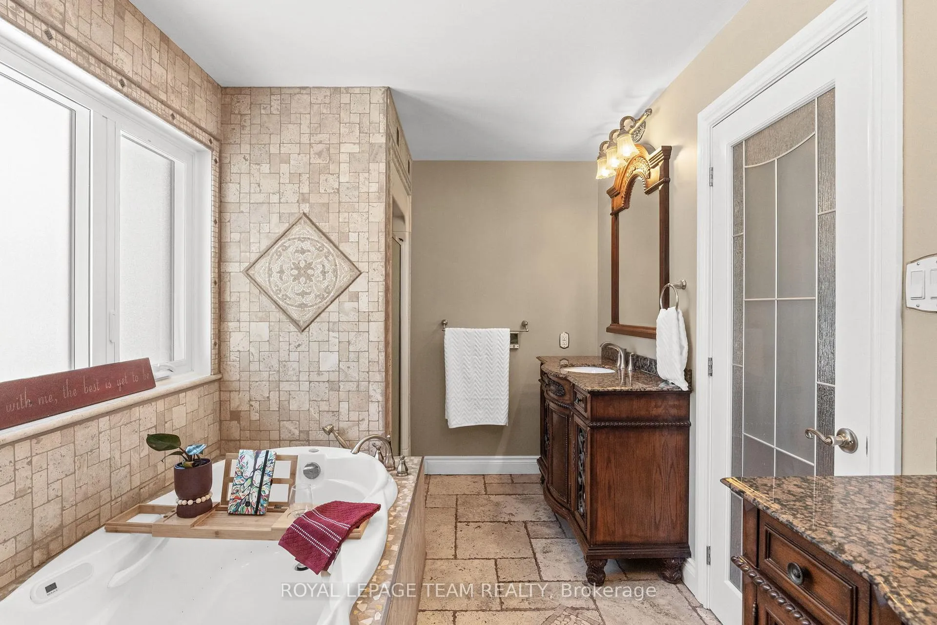 Photo 27 of 1501 Mayrene Crescent, Ottawa, Greely — HOMEH