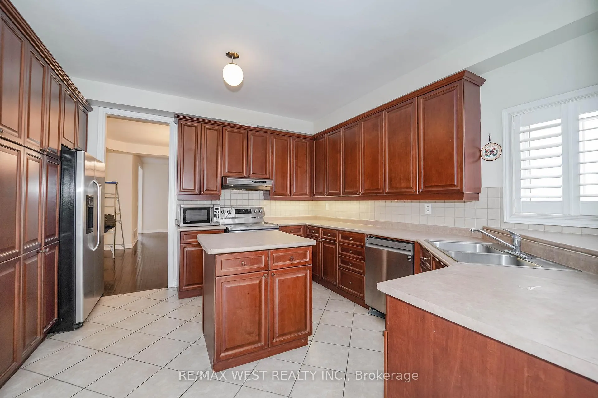 Photo 4 of 23 Vespahills Crescent, Brampton, Bram East — HOMEH