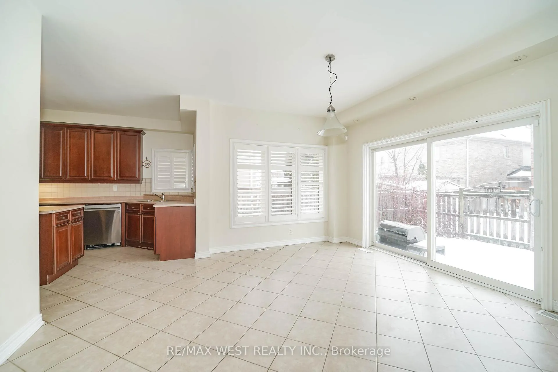 Photo 5 of 23 Vespahills Crescent, Brampton, Bram East — HOMEH