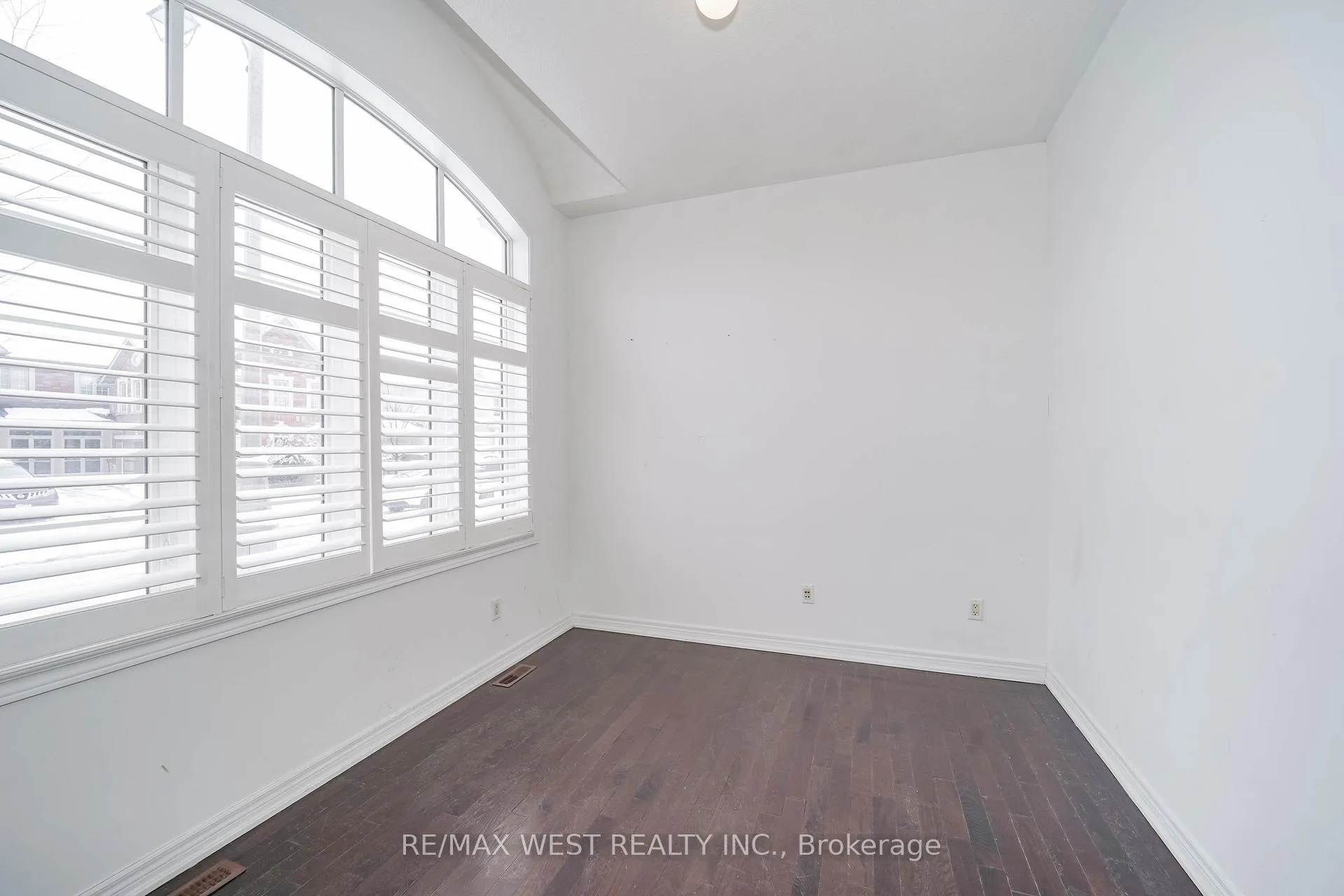 Photo 8 of 23 Vespahills Crescent, Brampton, Bram East — HOMEH