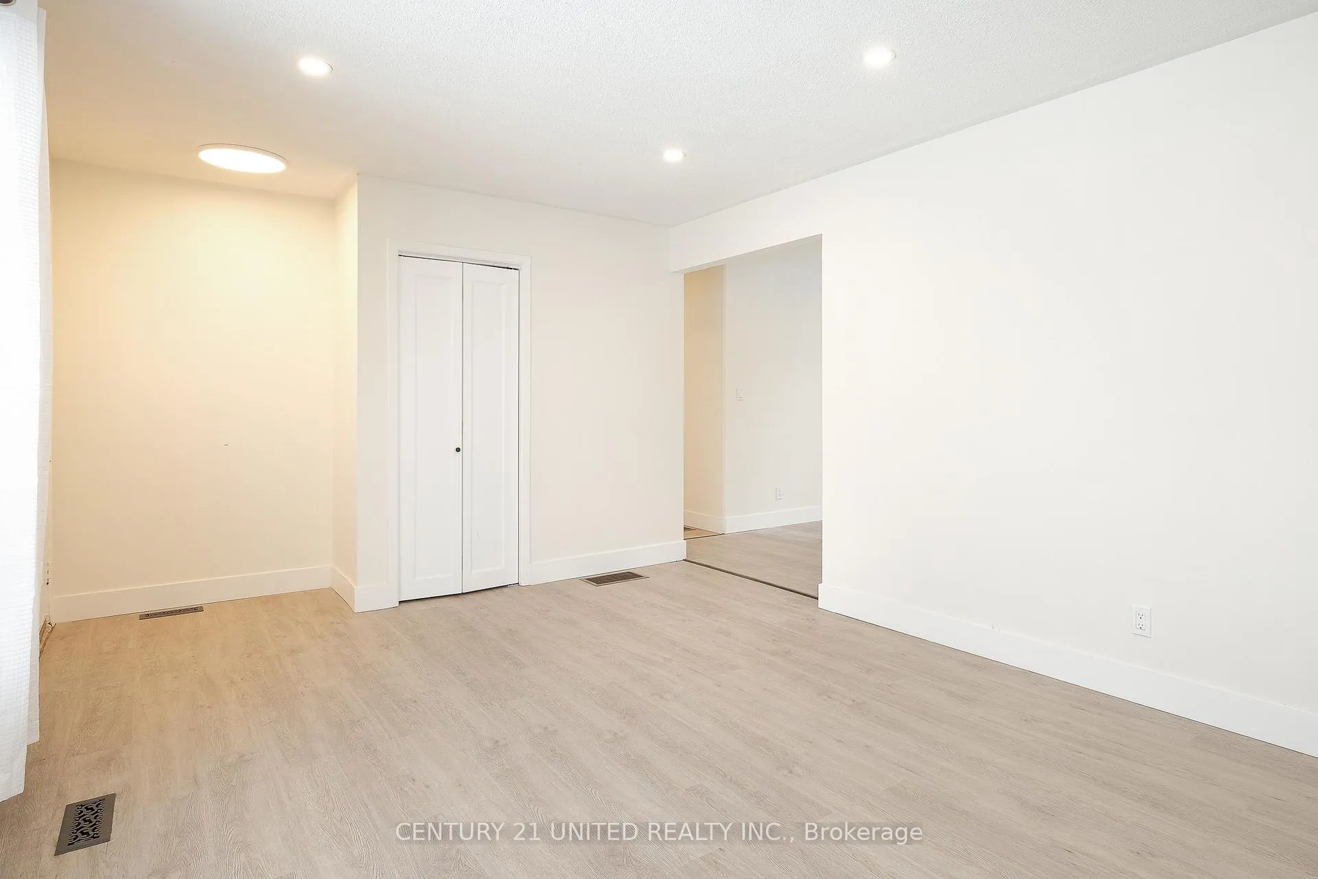 Photo 4 of 816 Stocker Road, Peterborough, Otonabee Ward 1 — HOMEH