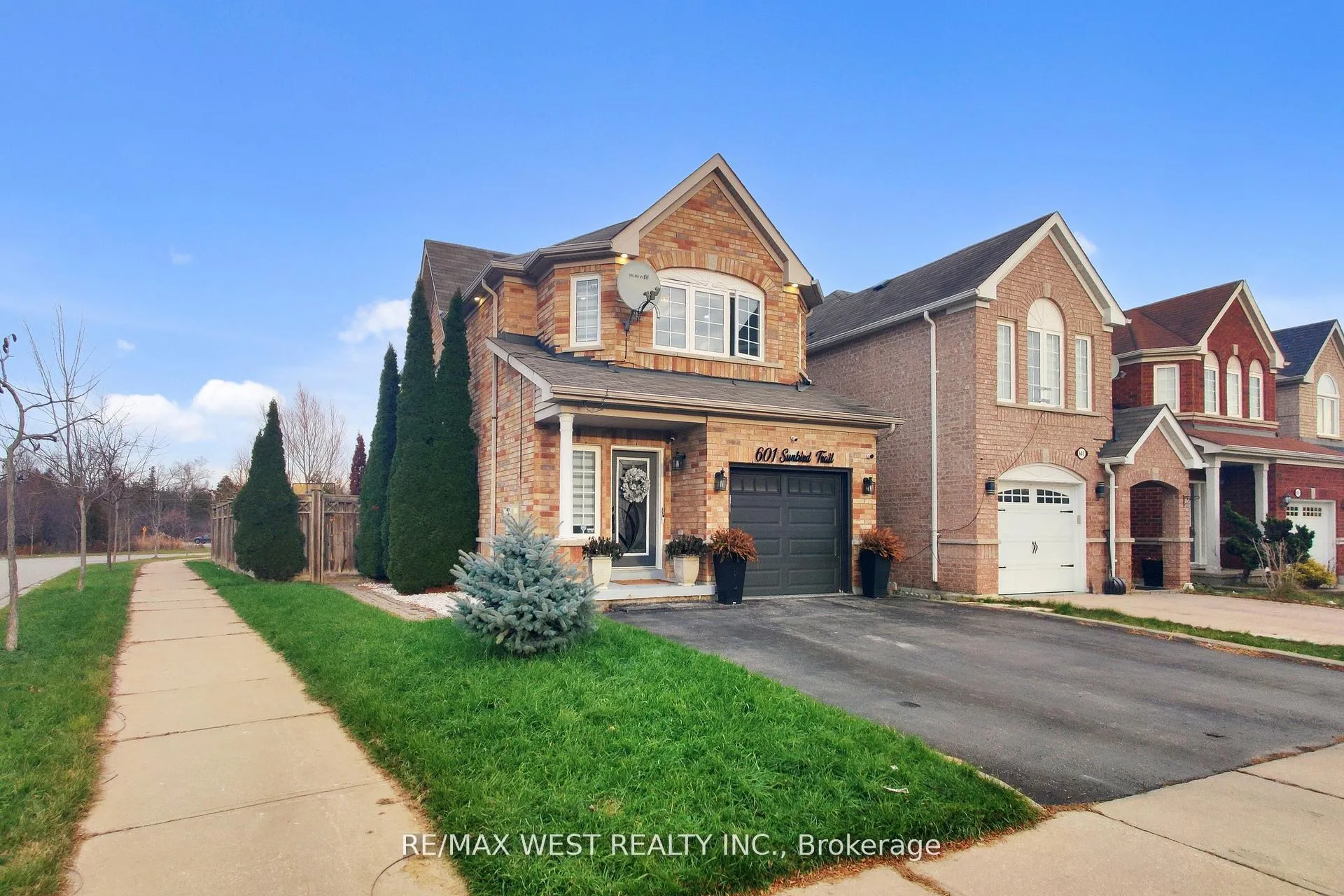 Photo 2 of 601 Sunbird Trail, Pickering, Amberlea — HOMEH