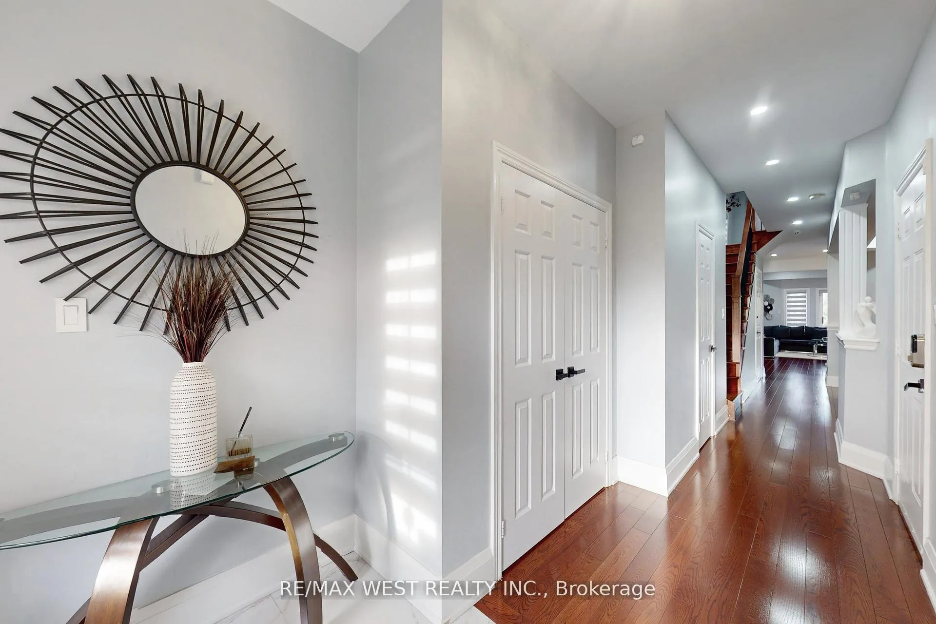 Photo 5 of 601 Sunbird Trail, Pickering, Amberlea — HOMEH