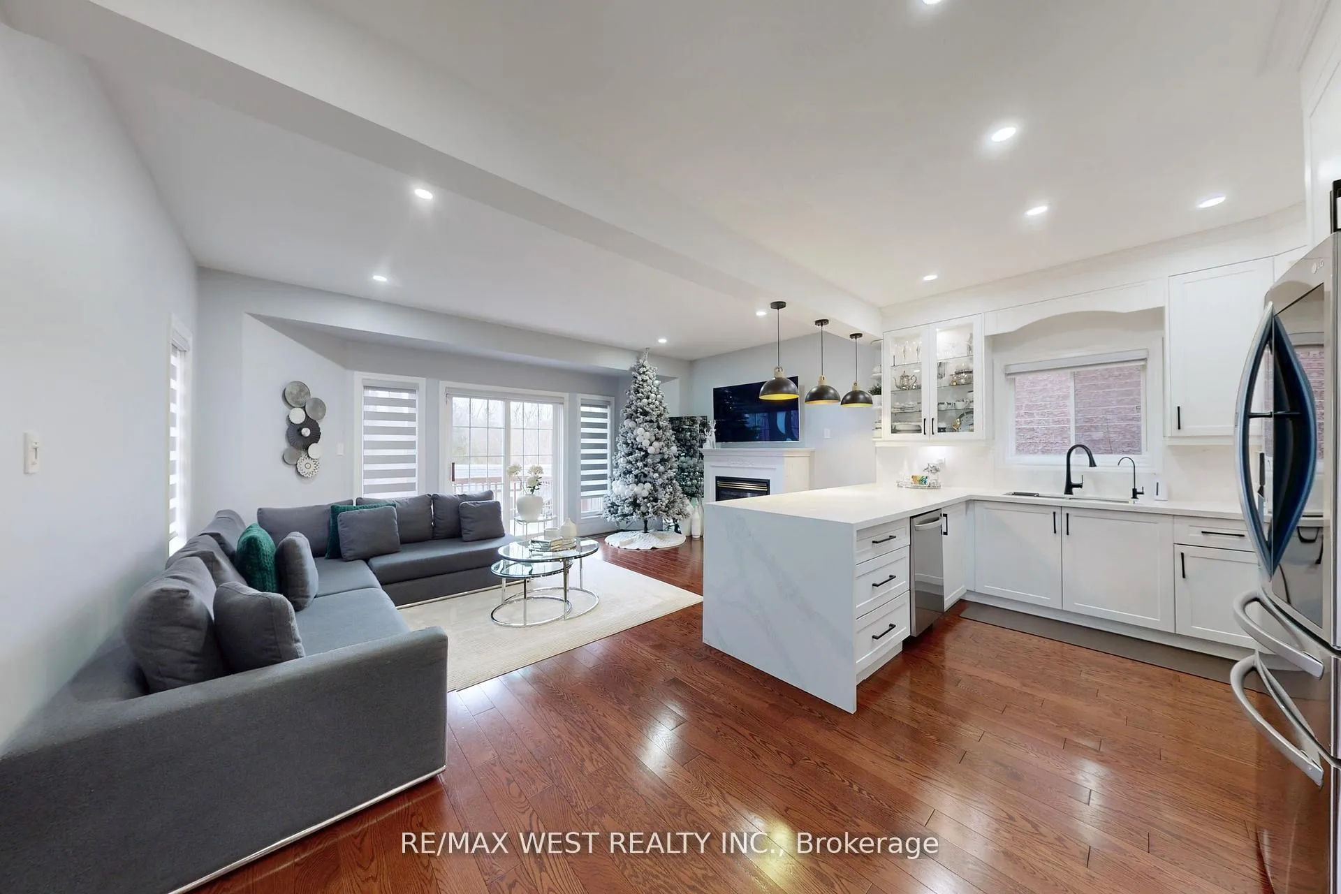 Photo 13 of 601 Sunbird Trail, Pickering, Amberlea — HOMEH