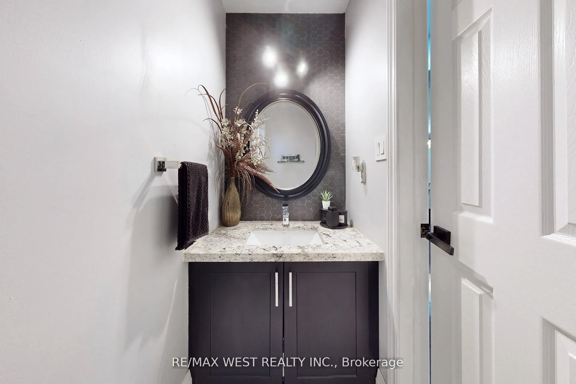 Photo 18 of 601 Sunbird Trail, Pickering, Amberlea — HOMEH