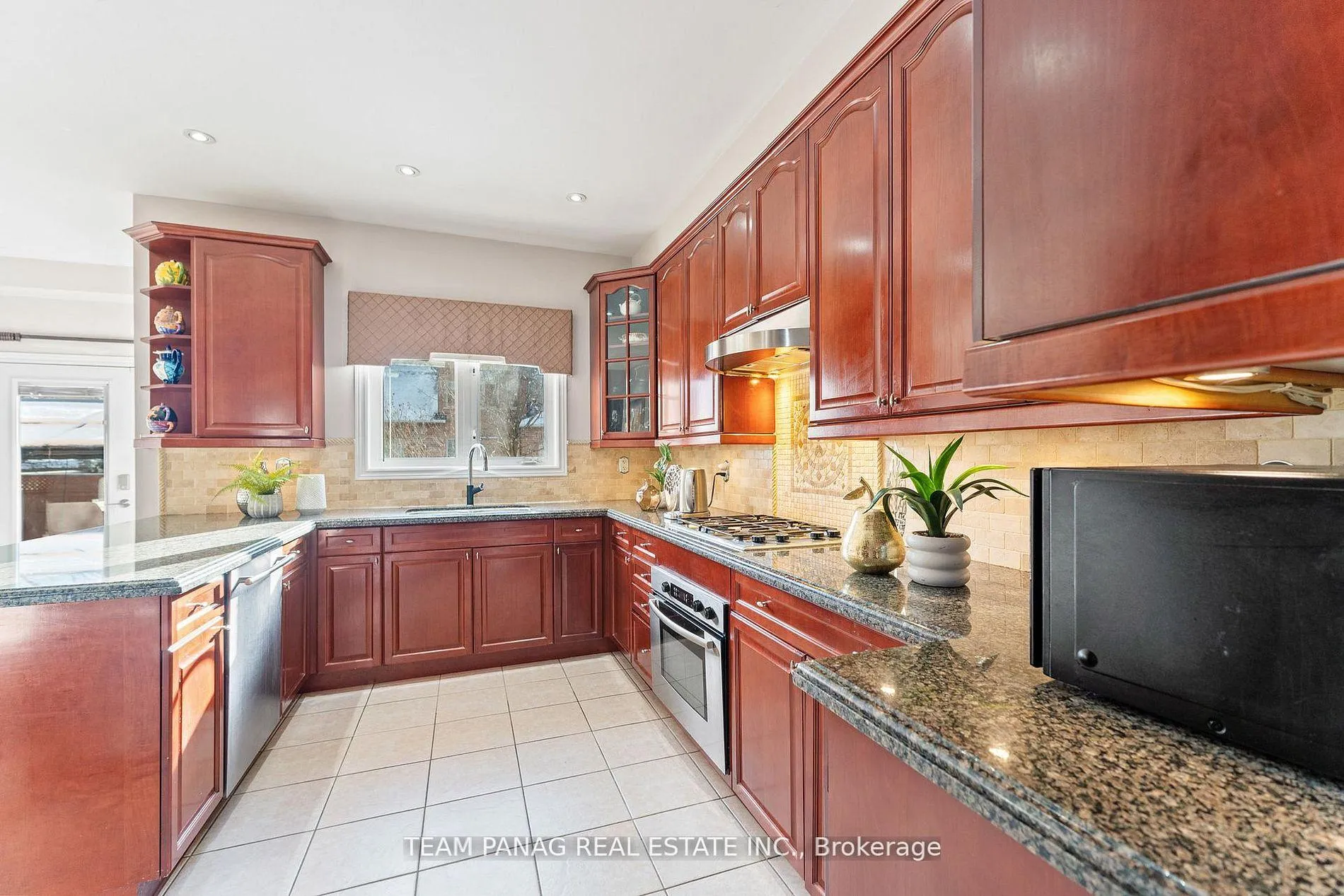 Photo 15 of 12 Concorde Drive, Brampton, Vales of Castlemore North — HOMEH