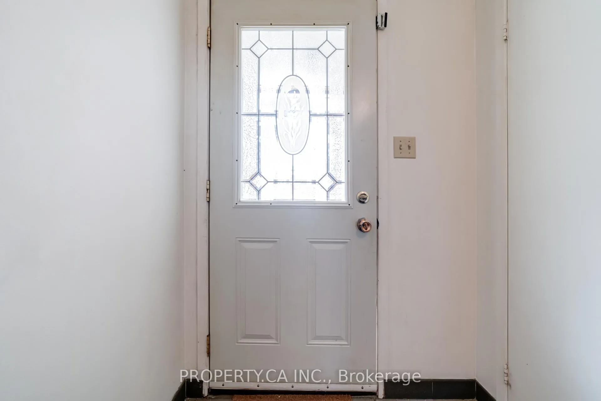 Photo 3 of 42 Wildercroft Avenue, Brampton, Brampton North — HOMEH