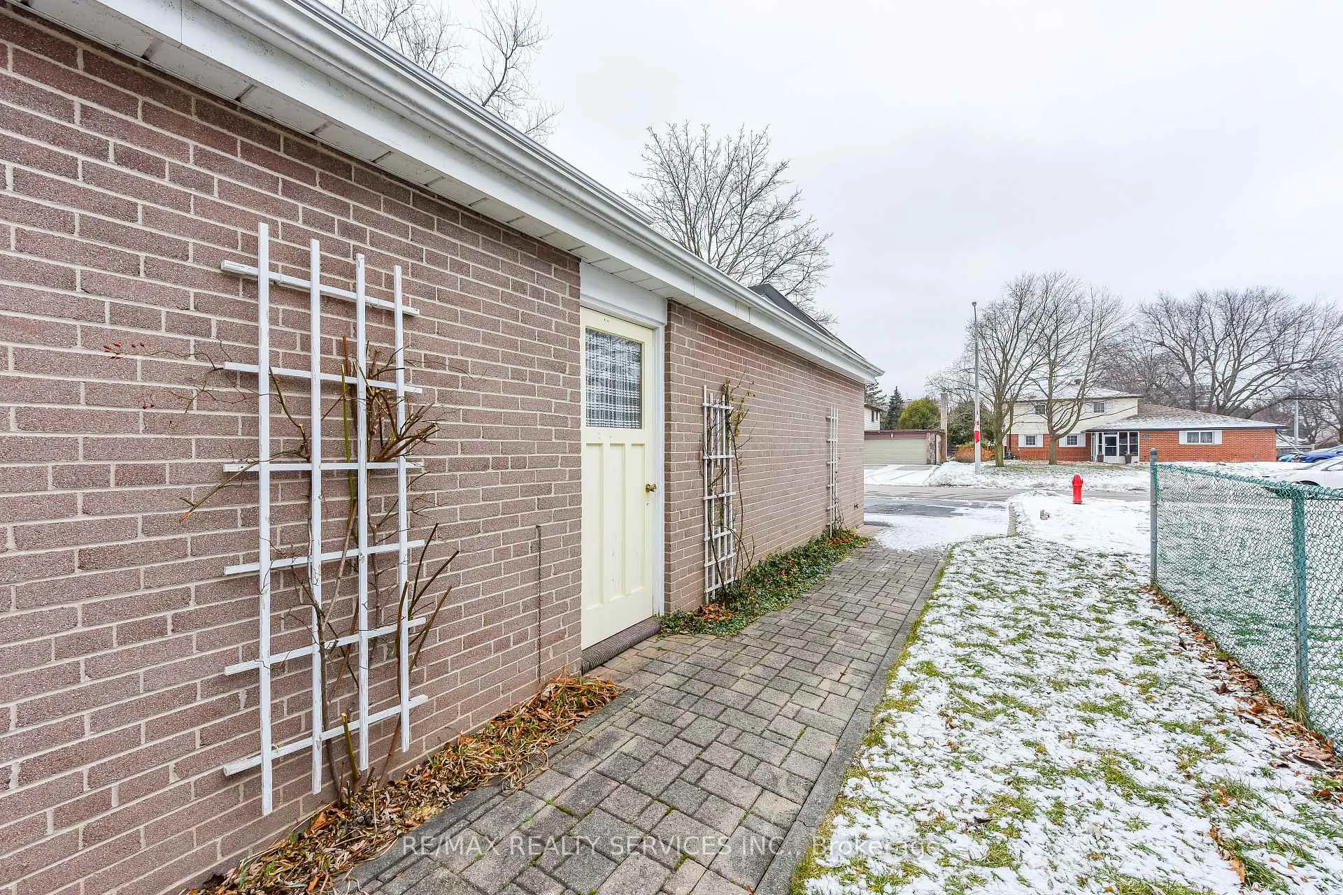 Photo 6 of 15 Richmond Drive, Brampton, Brampton East — HOMEH