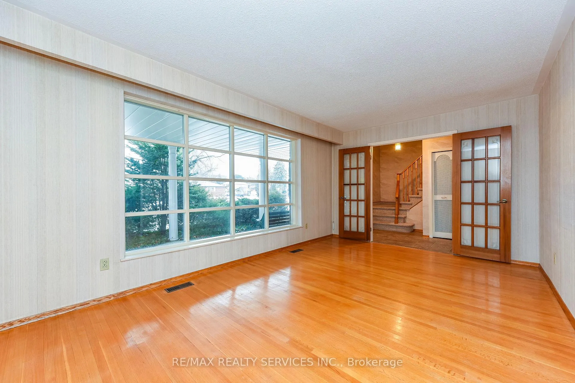 Photo 16 of 15 Richmond Drive, Brampton, Brampton East — HOMEH