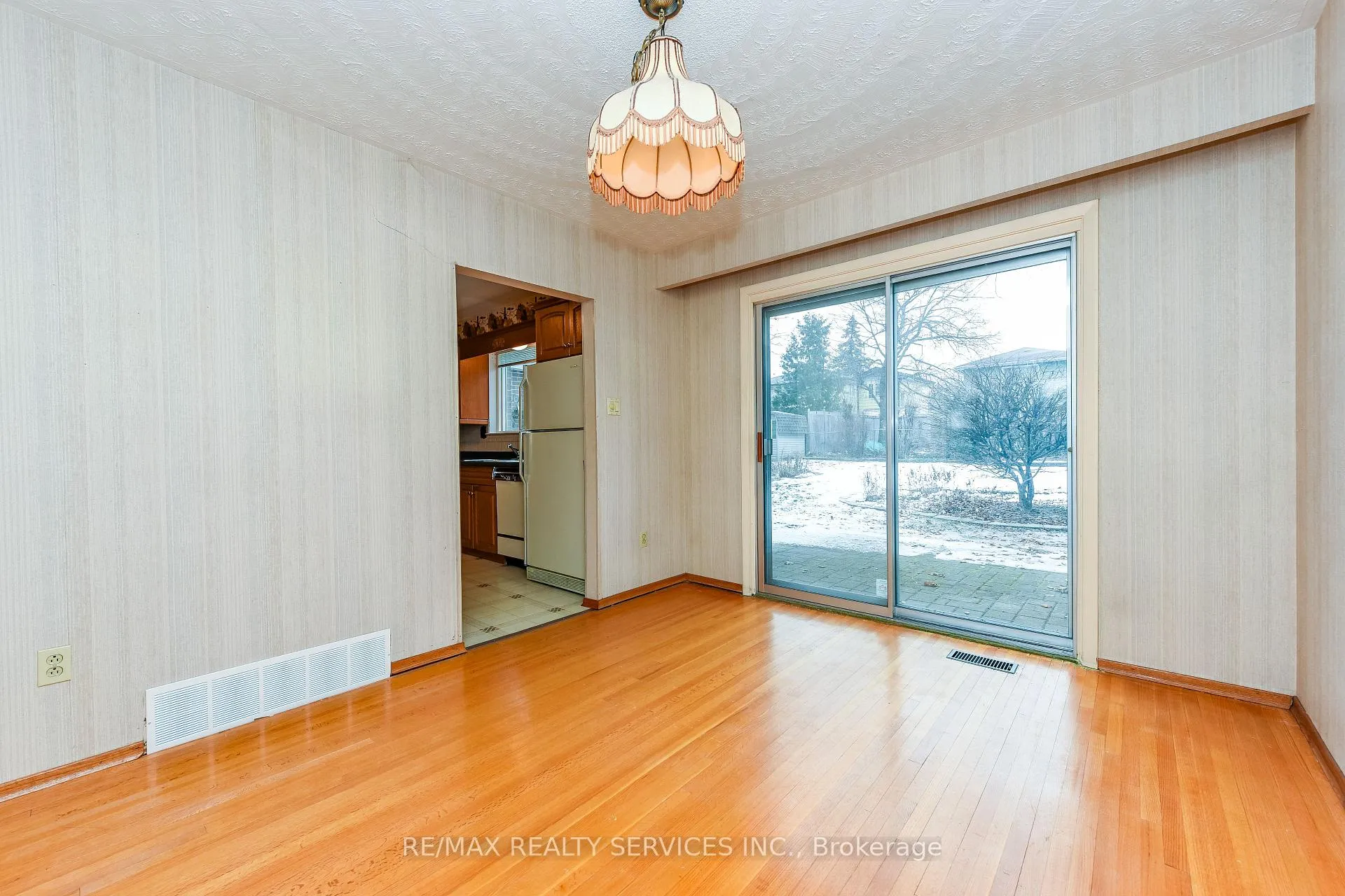 Photo 18 of 15 Richmond Drive, Brampton, Brampton East — HOMEH