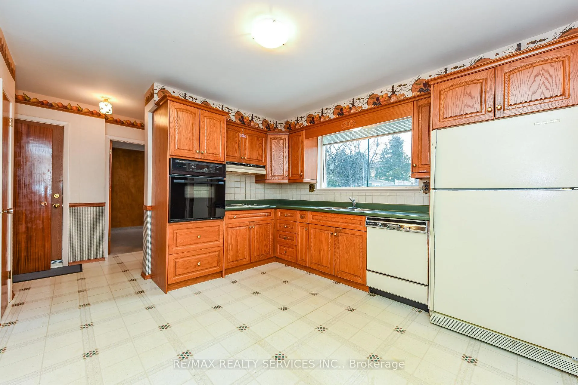 Photo 20 of 15 Richmond Drive, Brampton, Brampton East — HOMEH