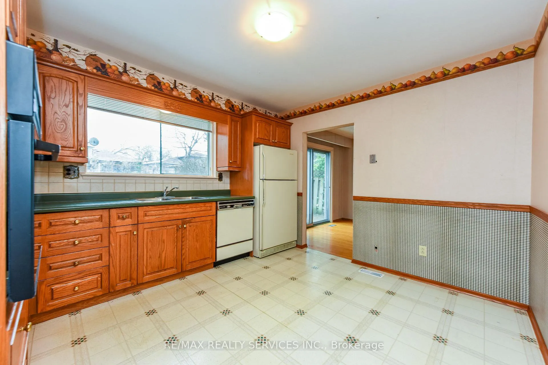 Photo 21 of 15 Richmond Drive, Brampton, Brampton East — HOMEH