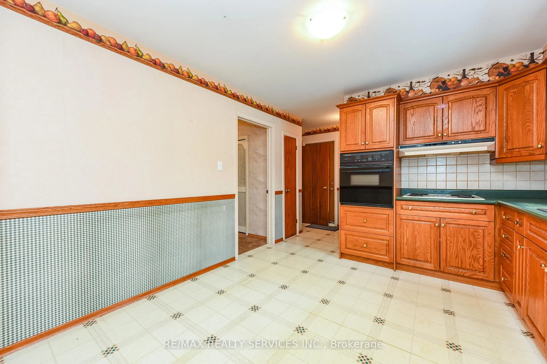 Photo 22 of 15 Richmond Drive, Brampton, Brampton East — HOMEH