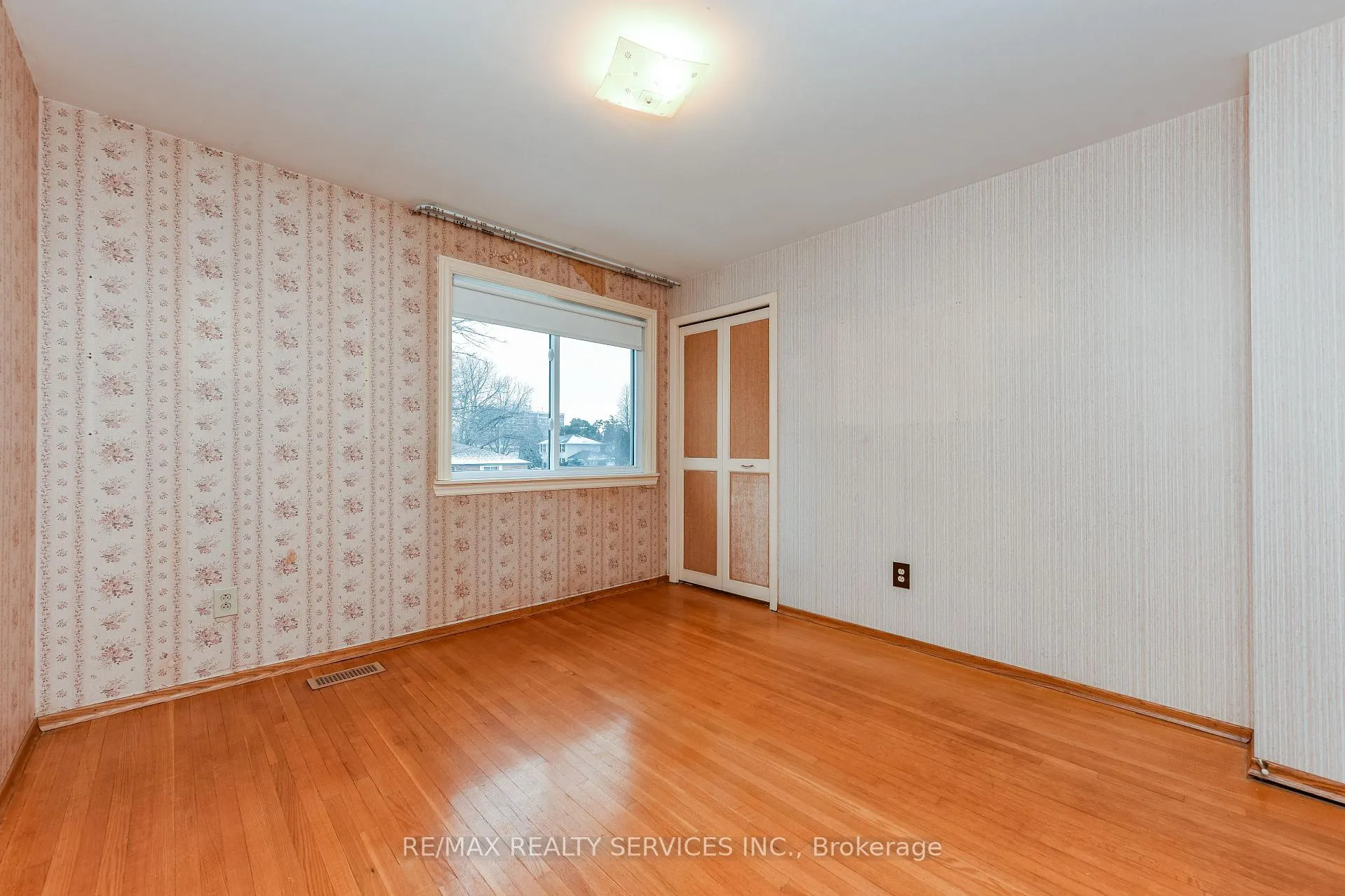 Photo 32 of 15 Richmond Drive, Brampton, Brampton East — HOMEH