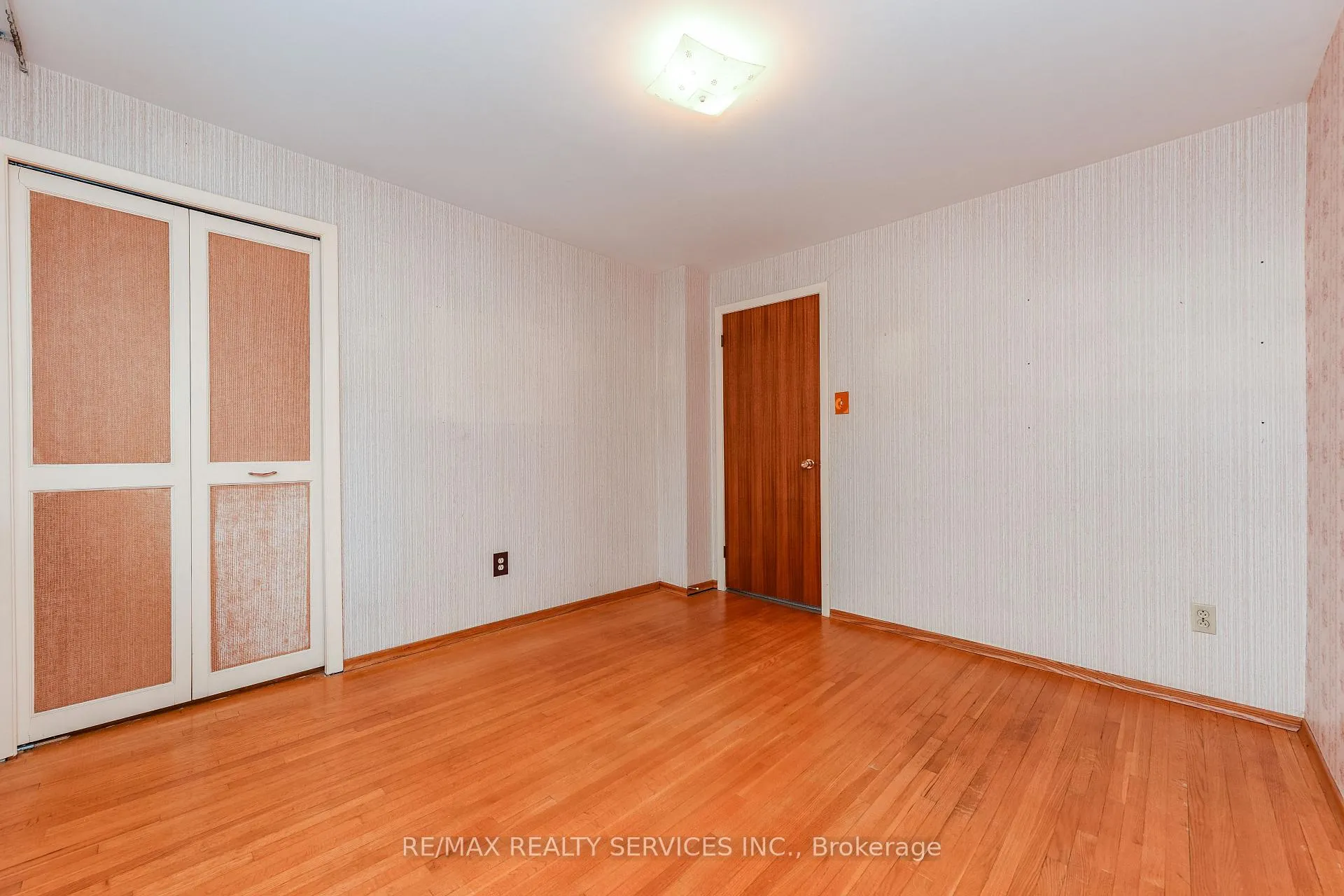 Photo 33 of 15 Richmond Drive, Brampton, Brampton East — HOMEH