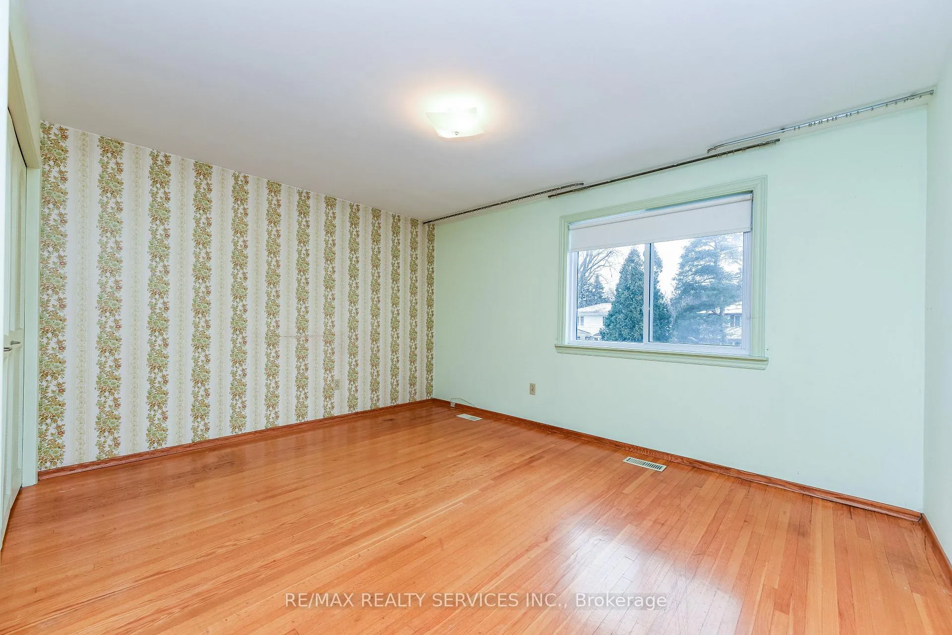 Photo 34 of 15 Richmond Drive, Brampton, Brampton East — HOMEH