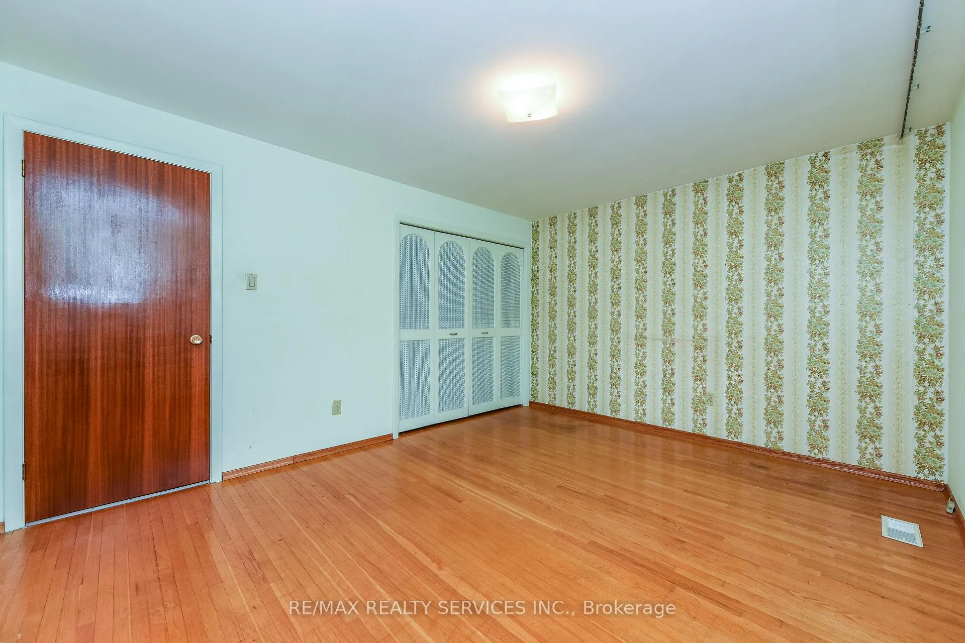 Photo 36 of 15 Richmond Drive, Brampton, Brampton East — HOMEH