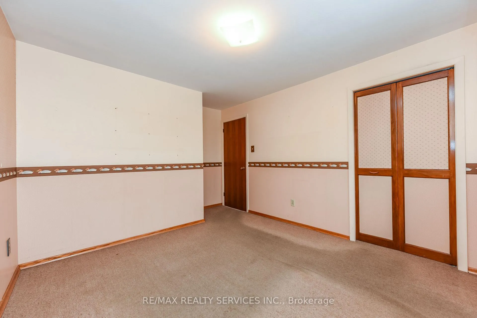 Photo 38 of 15 Richmond Drive, Brampton, Brampton East — HOMEH