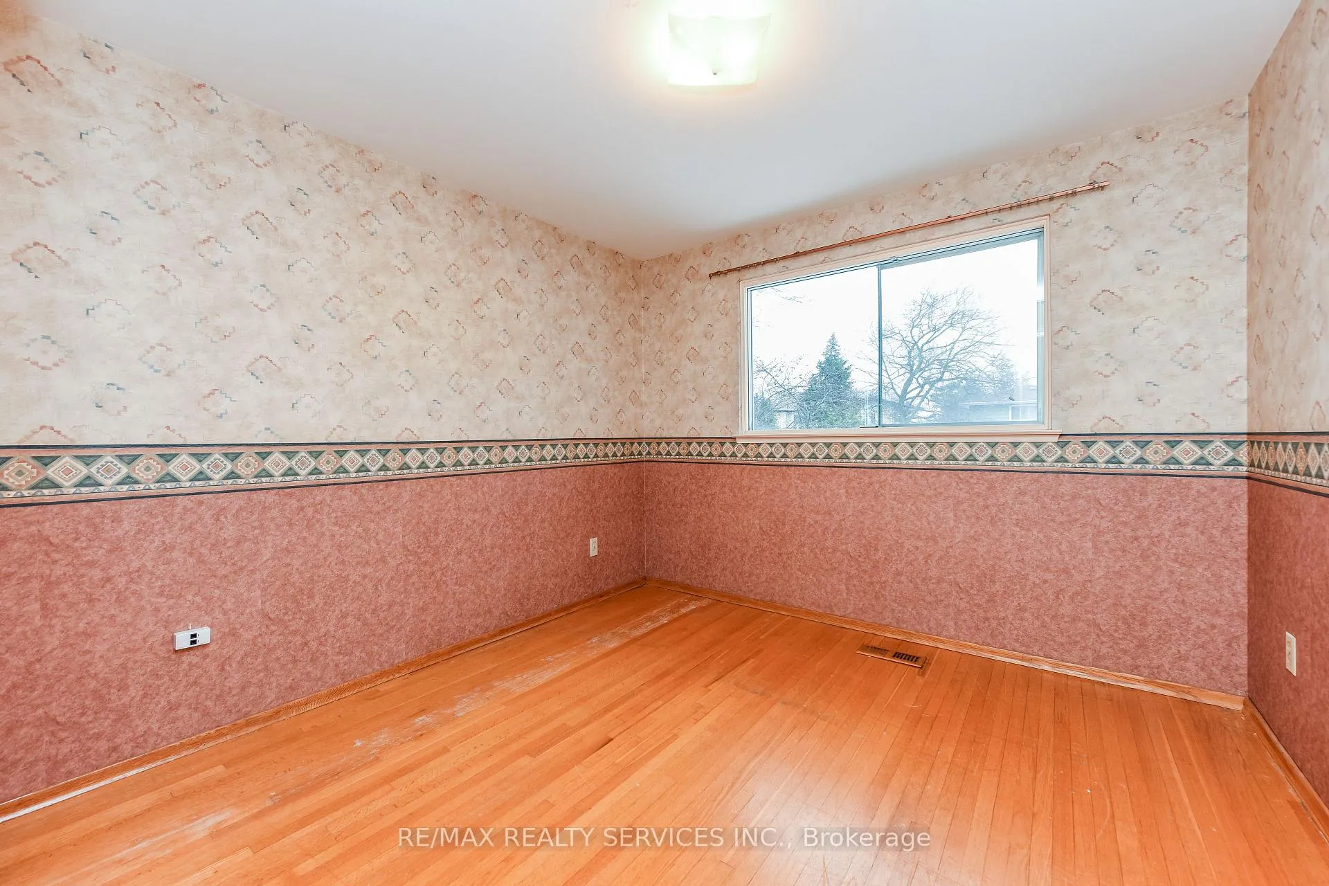 Photo 39 of 15 Richmond Drive, Brampton, Brampton East — HOMEH