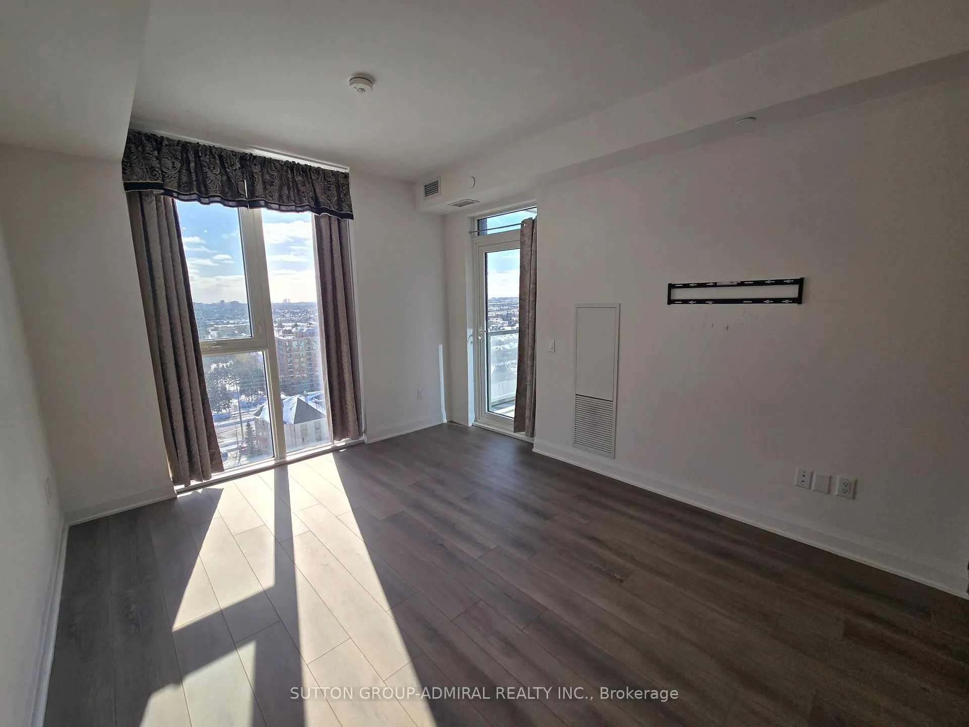 Photo 5 of Unit 1504, 20 Gatineau Drive, Vaughan, Beverley Glen — HOMEH