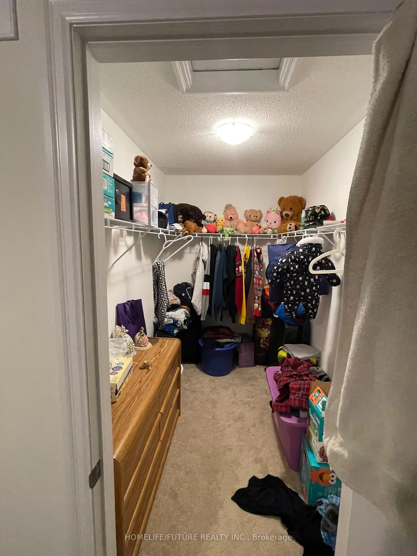 Photo 3 of 11 Salmon Crescent, Clarington, Bowmanville — HOMEH