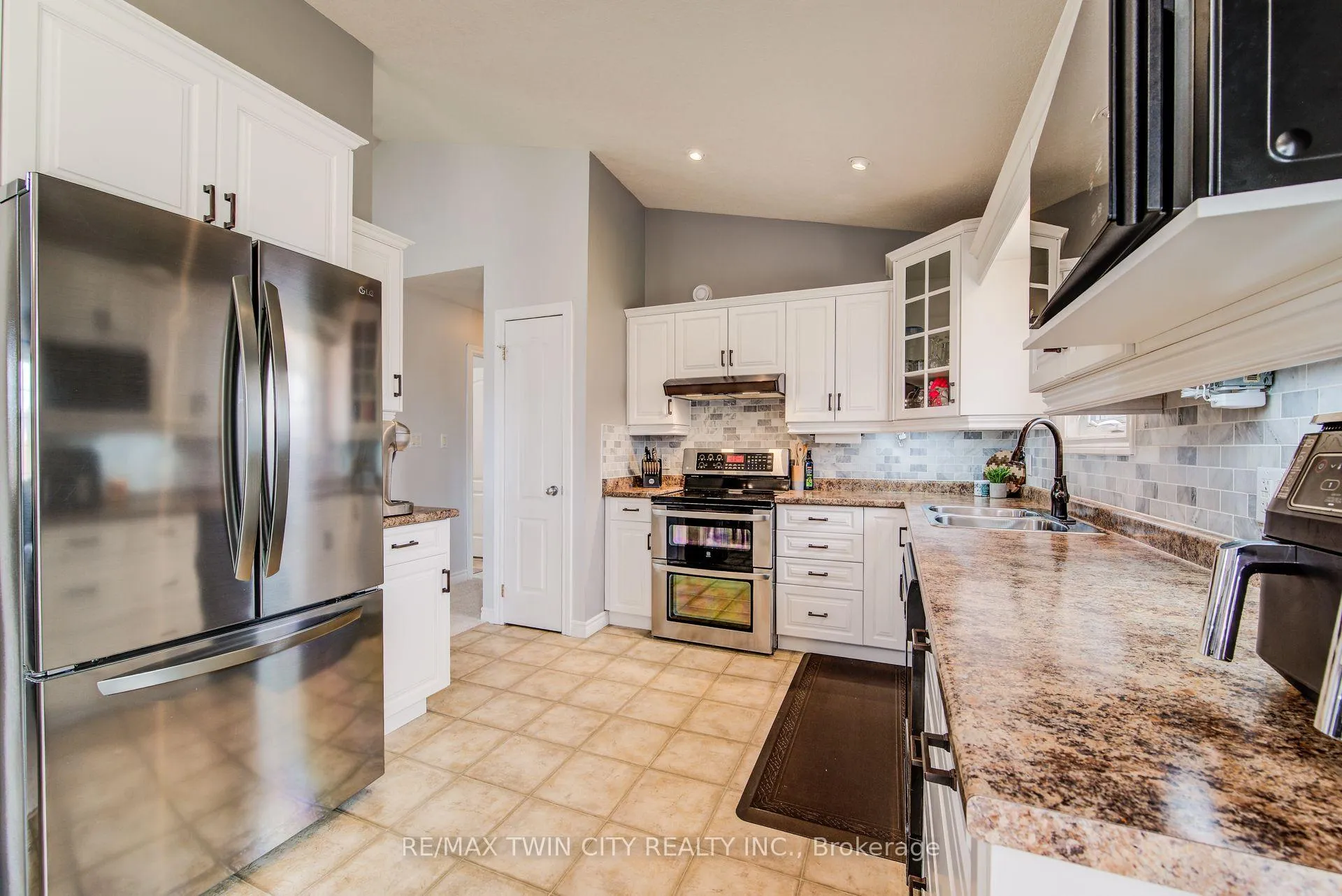 Photo 16 of 935 Baker Street S, North Perth, Listowel — HOMEH