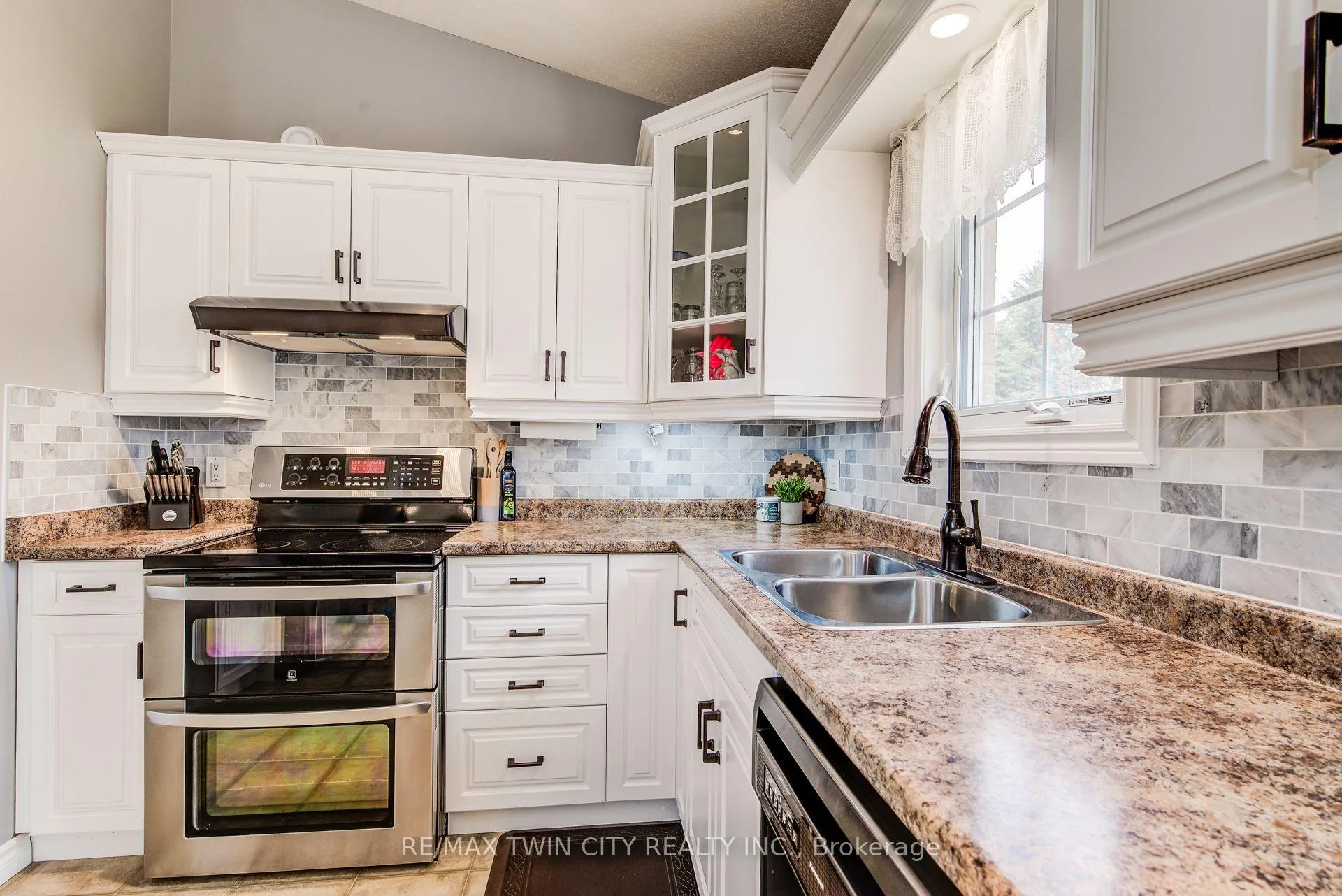 Photo 18 of 935 Baker Street S, North Perth, Listowel — HOMEH