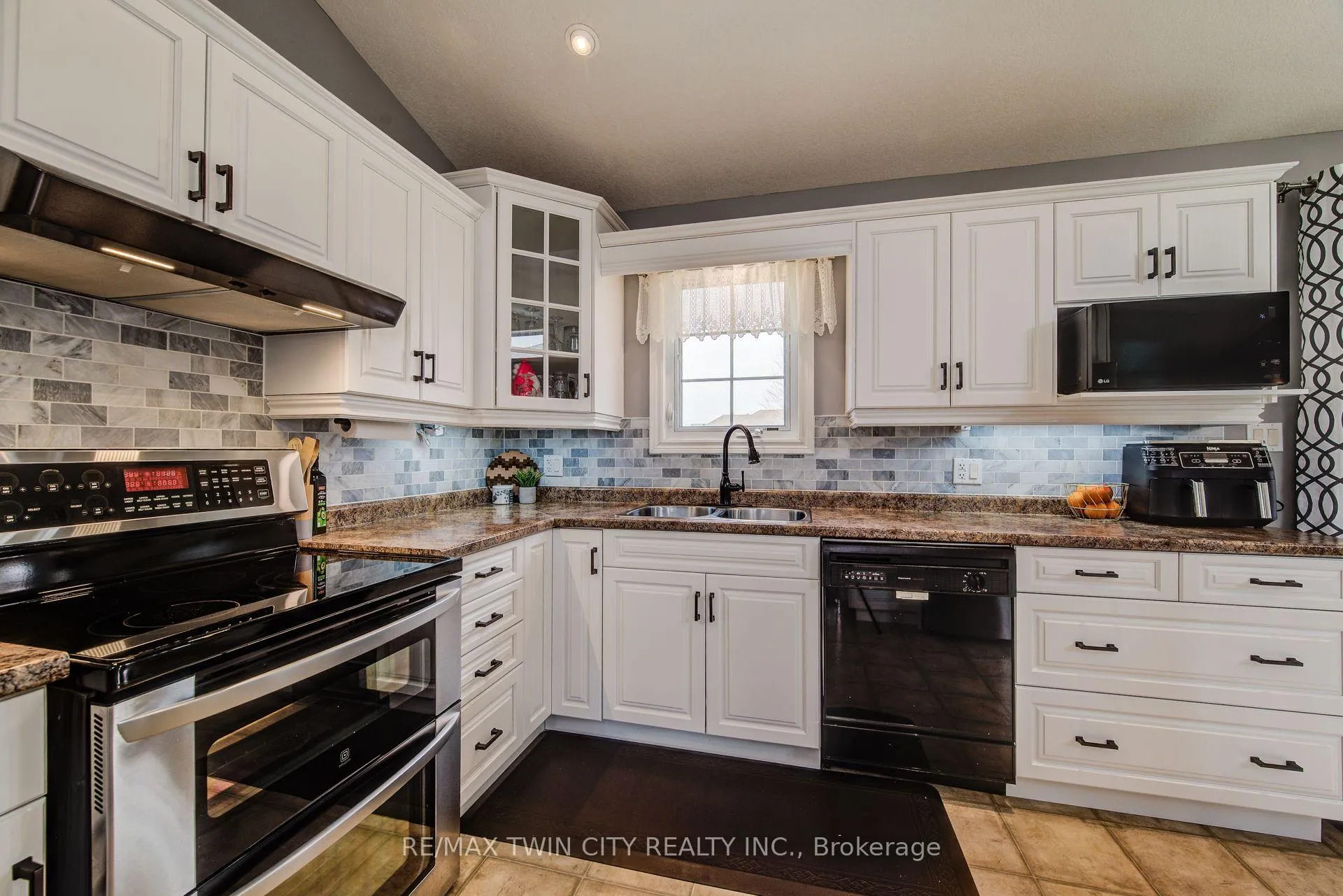 Photo 20 of 935 Baker Street S, North Perth, Listowel — HOMEH