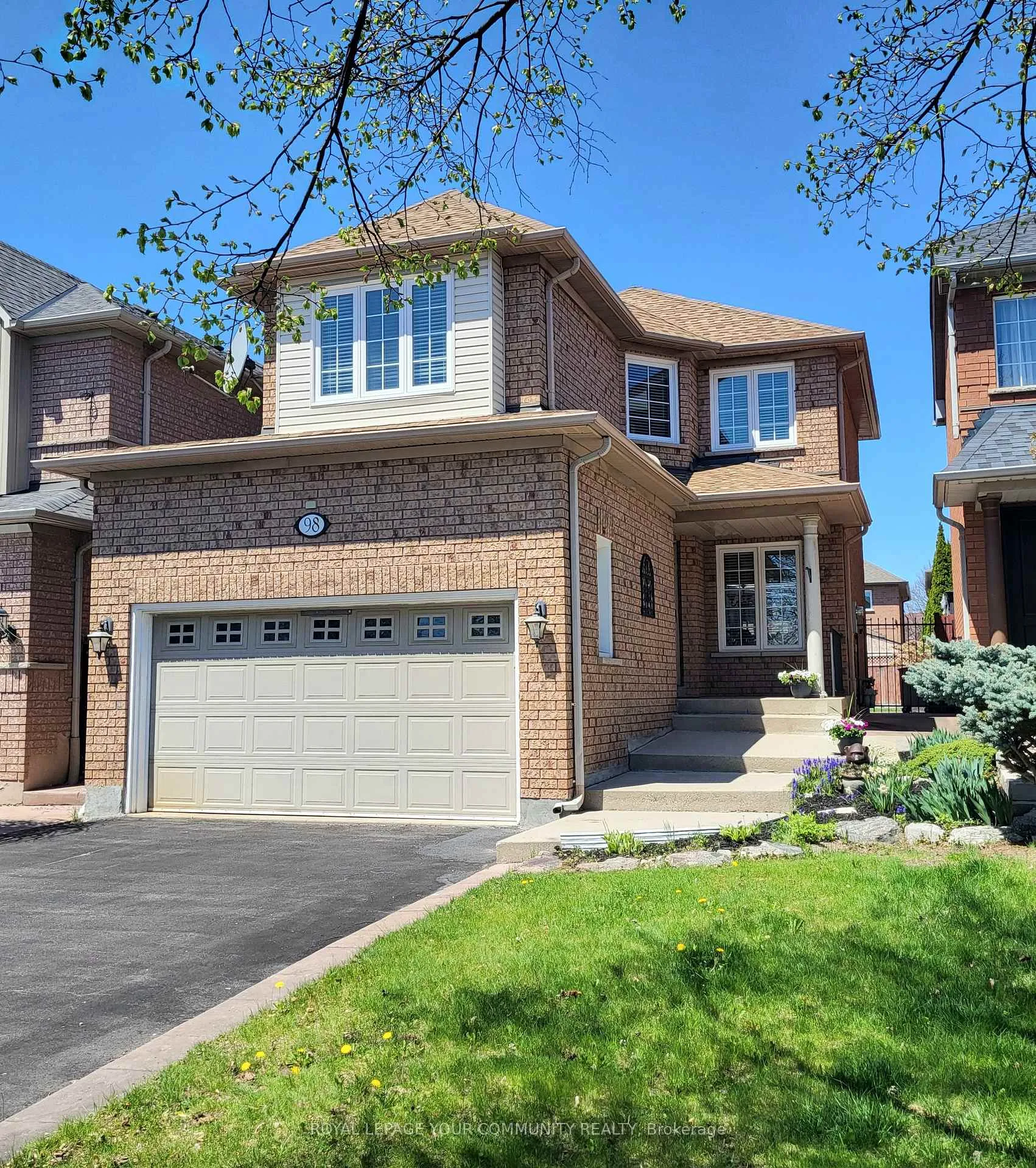 Photo 1 of 98 Sylwood Crescent, Vaughan, Maple — HOMEH